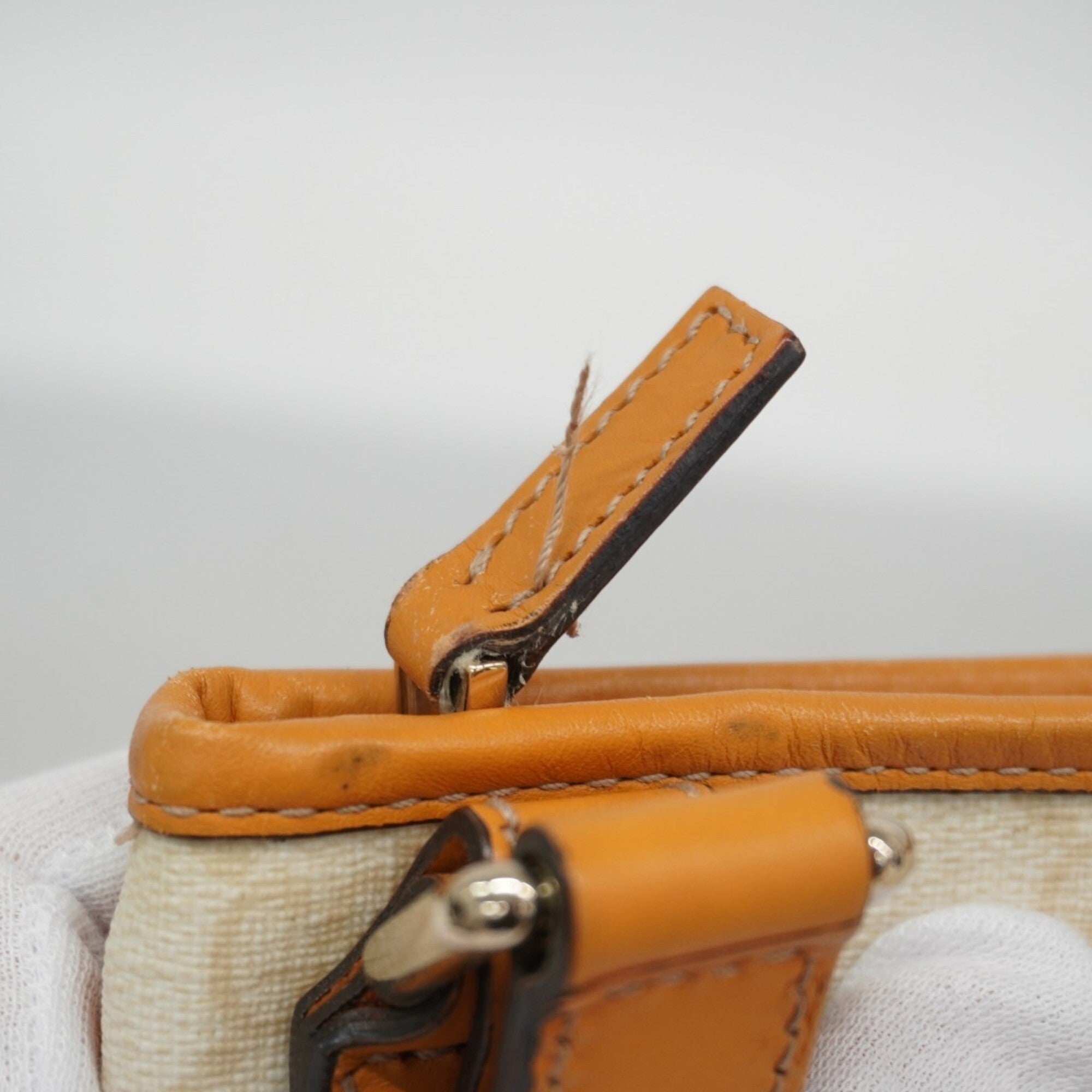 Gucci Ivory Pvc Shoulder Bag (Pre-Owned)