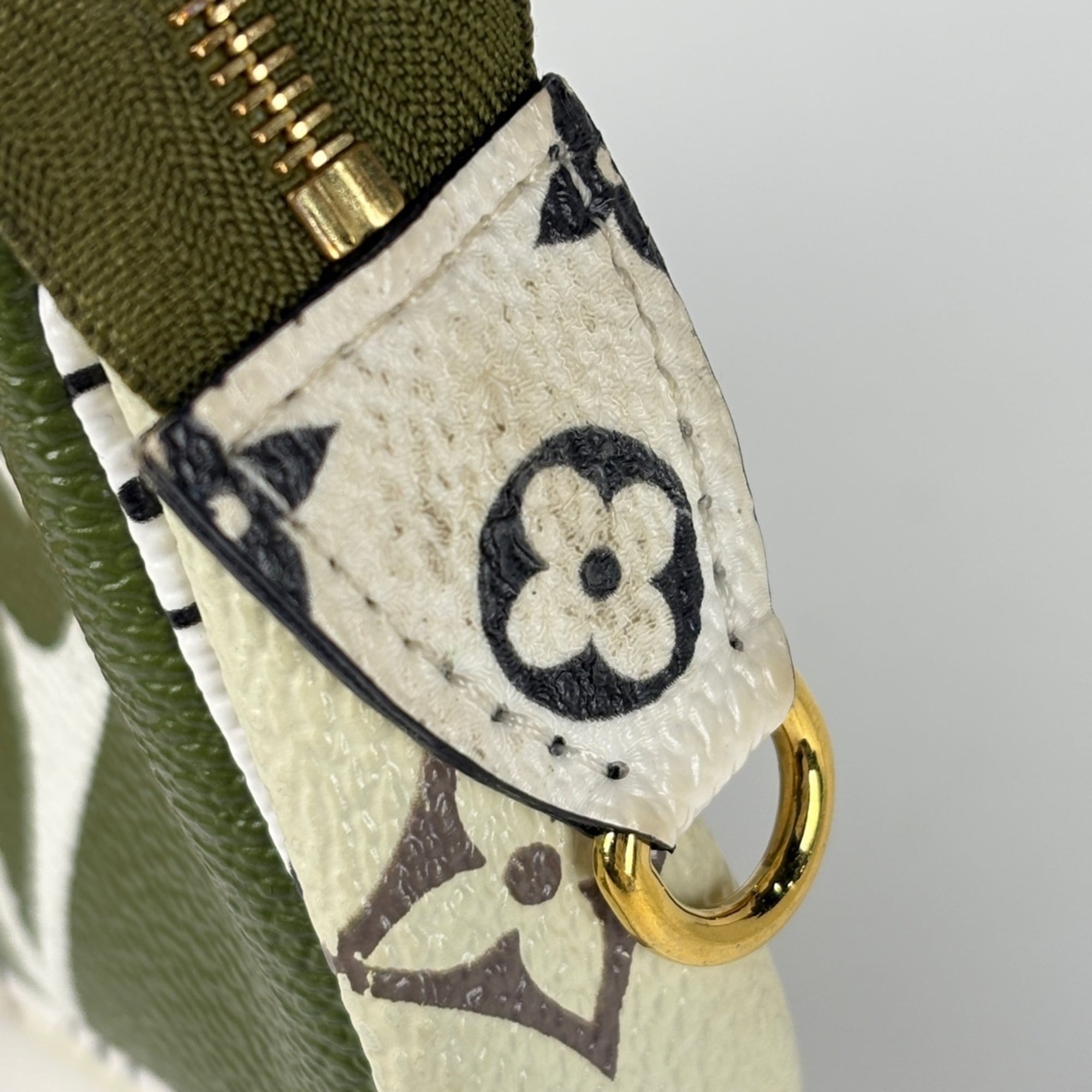 Louis Vuitton Beige Khaki Pochette Pouch (Pre-Owned)