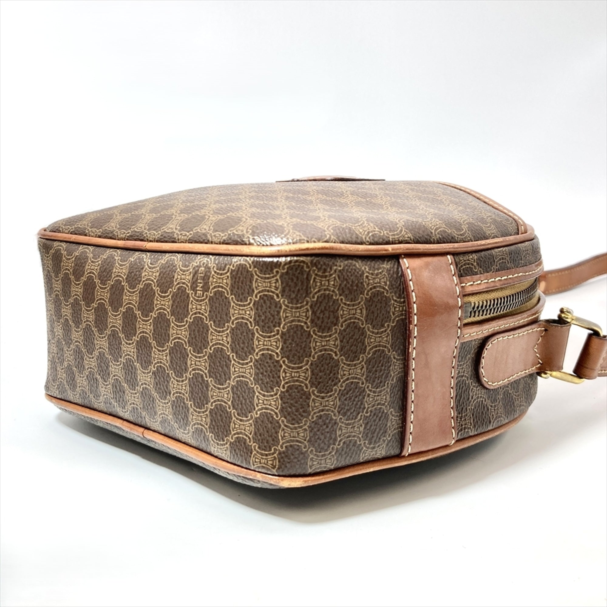 Celine Brown Leather Pochette Shoulder Bag (Pre-Owned)