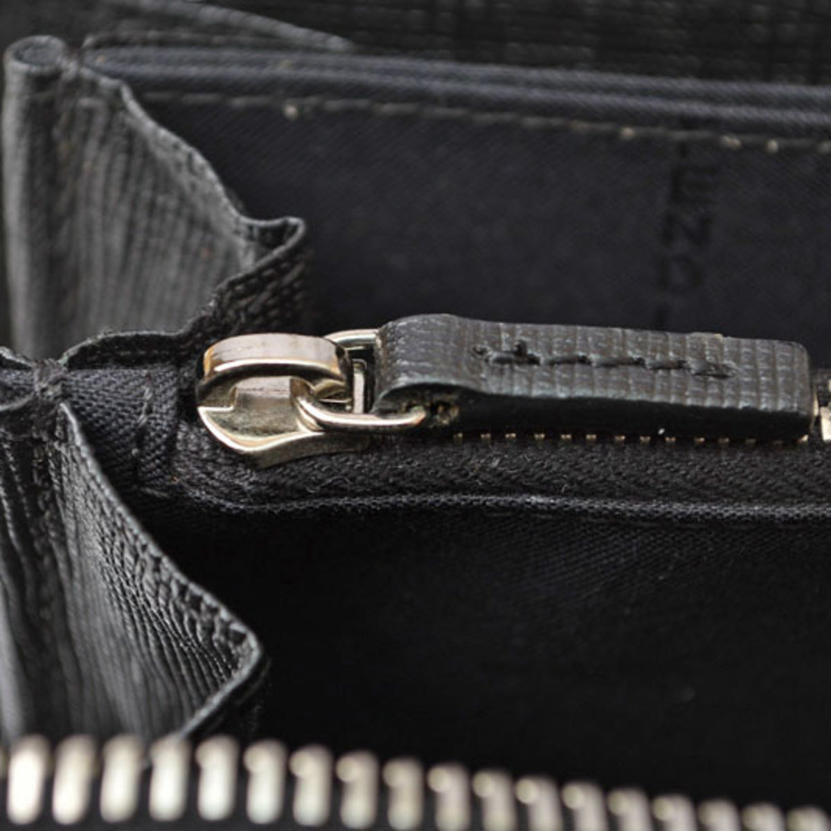 Fendi Black Leather Long Wallet (Bi-Fold) (Pre-Owned)