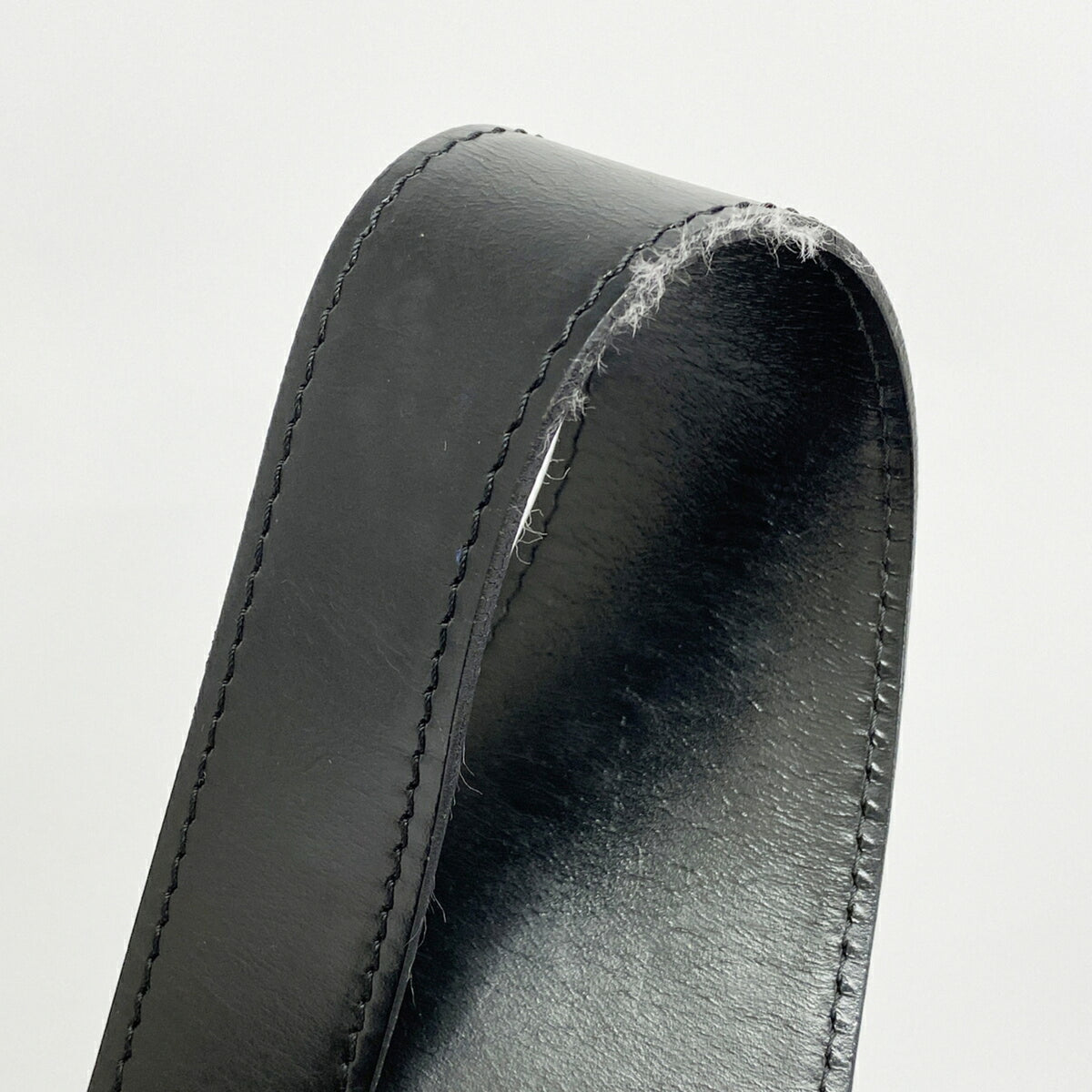 Louis Vuitton Noir Shoulder Bag (Pre-Owned)