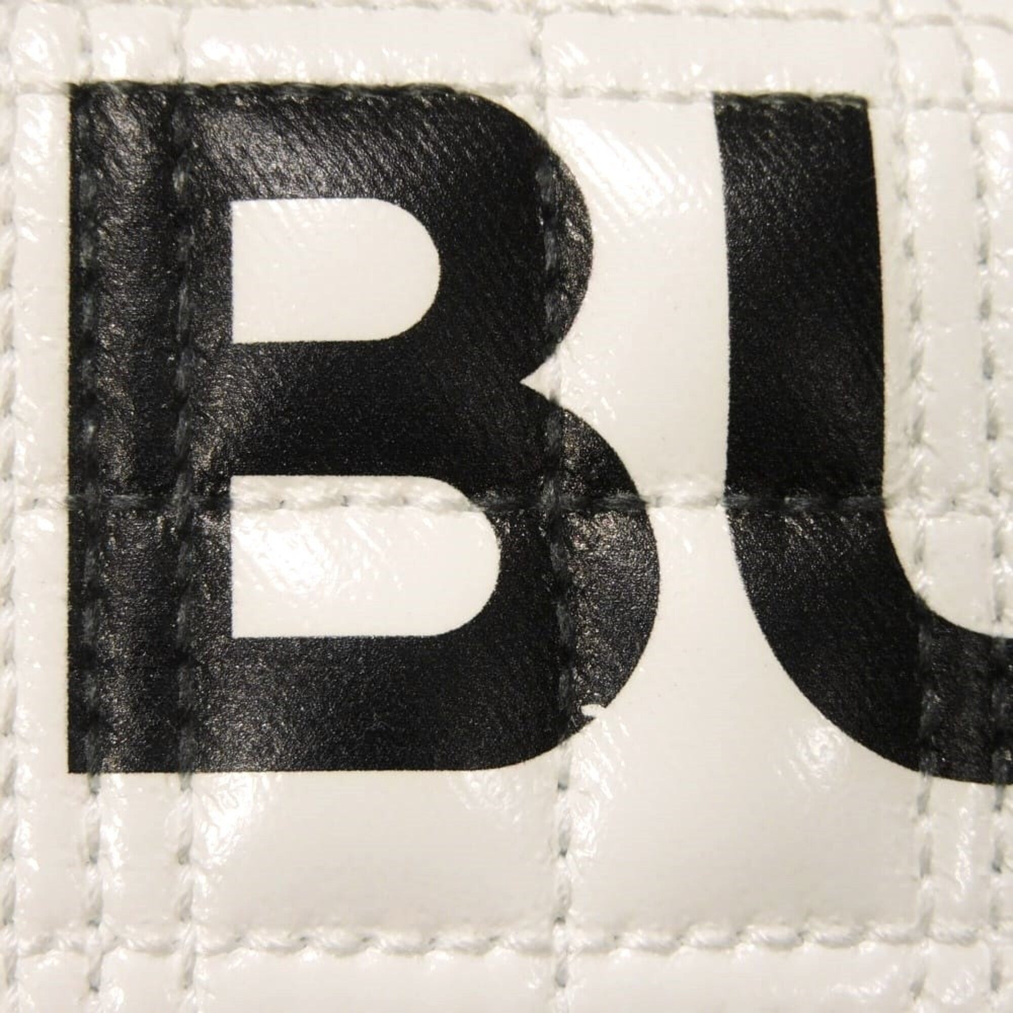 Burberry White Leather Shoulder Bag (Pre-Owned)