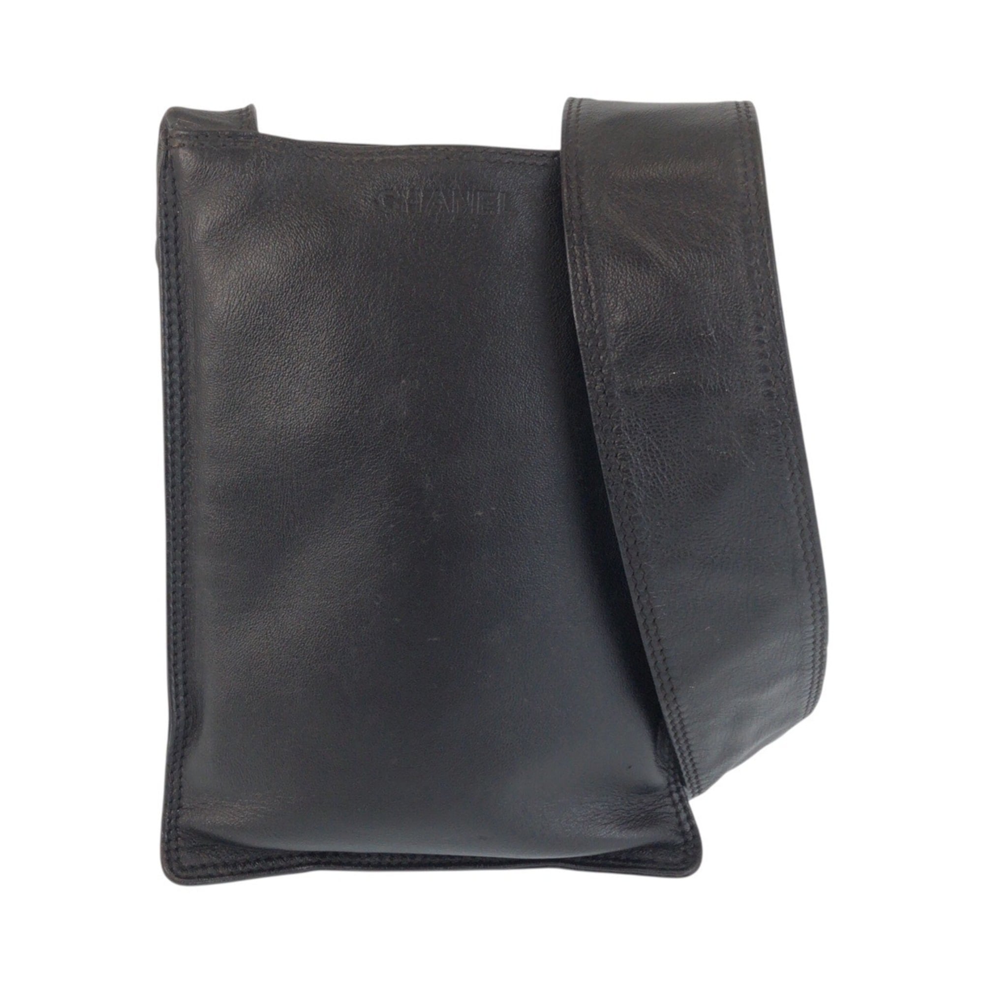 Chanel Black Leather Pochette Shoulder Bag (Pre-Owned)