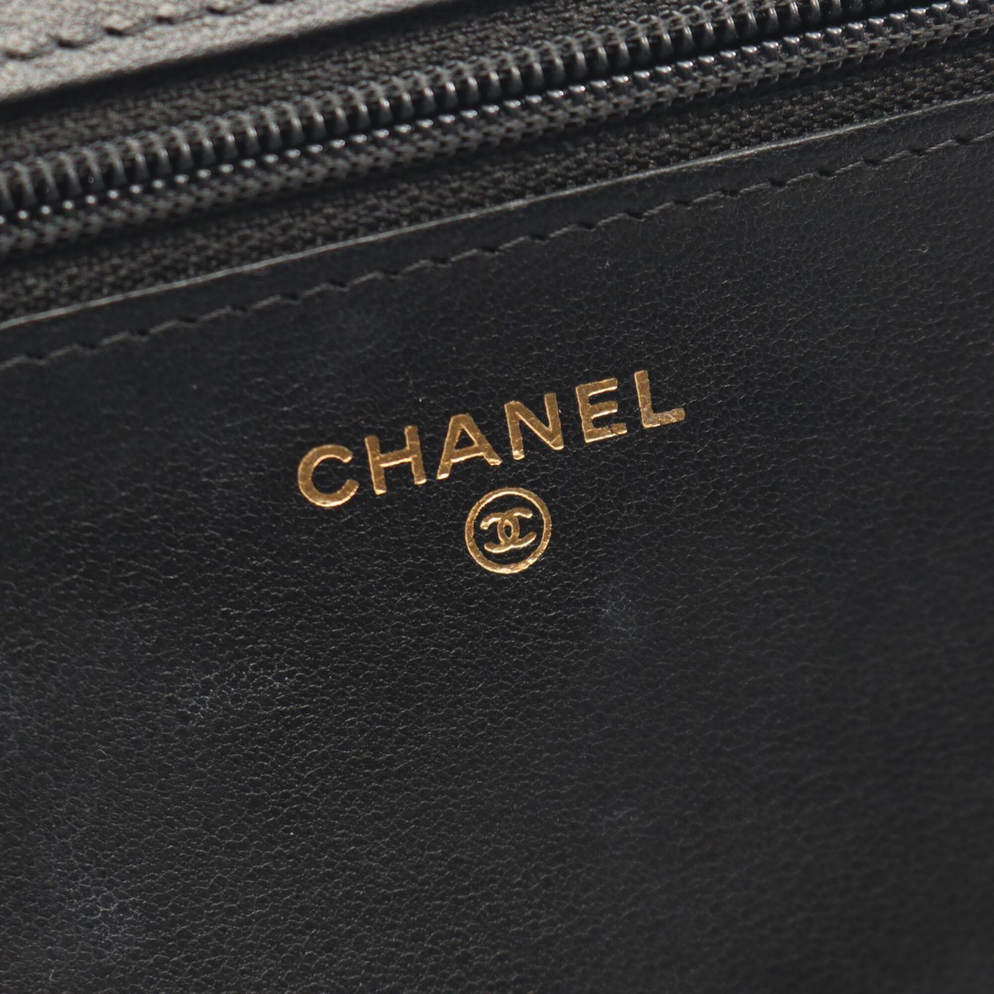 Chanel Black Leather Handbag Shoulder Bag (Pre-Owned)