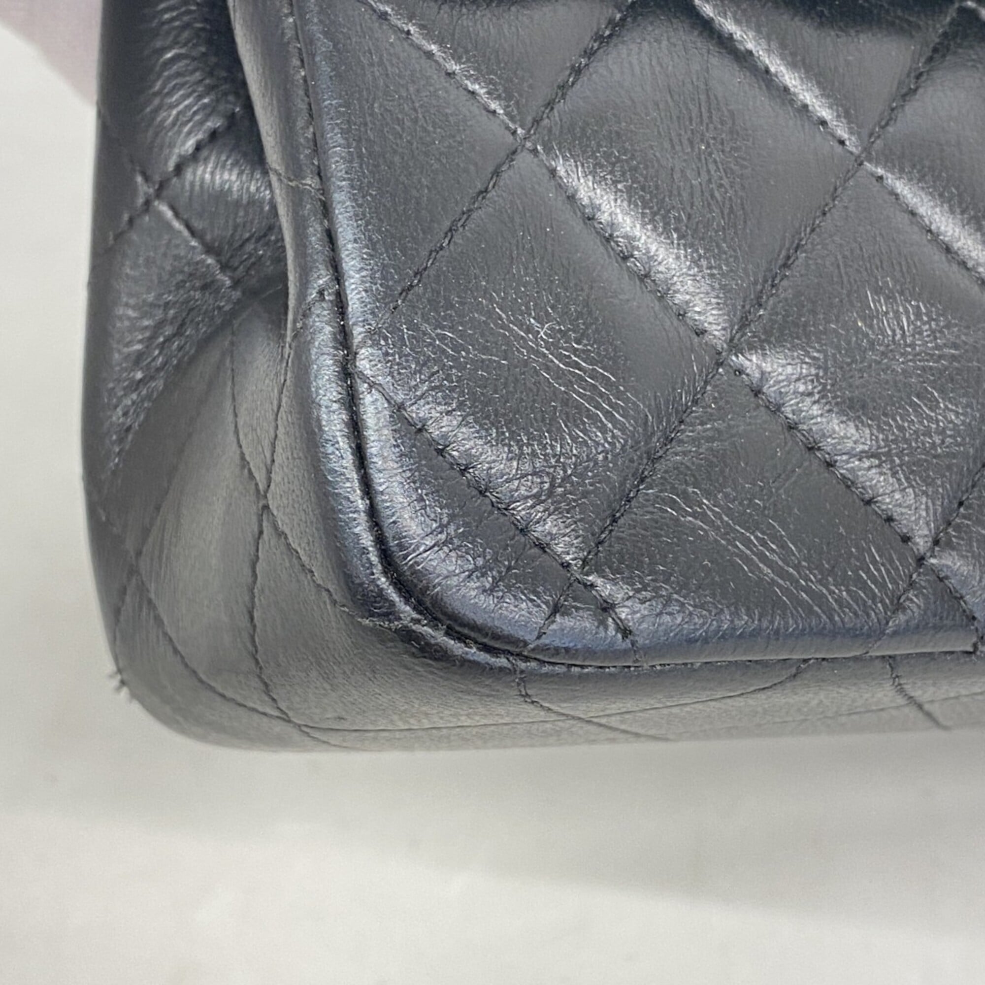 Chanel Black Leather Shoulder Bag (Pre-Owned)
