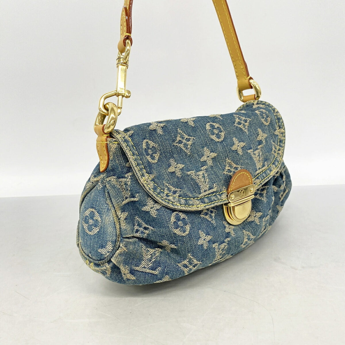 Louis Vuitton Blue Handbag (Pre-Owned)
