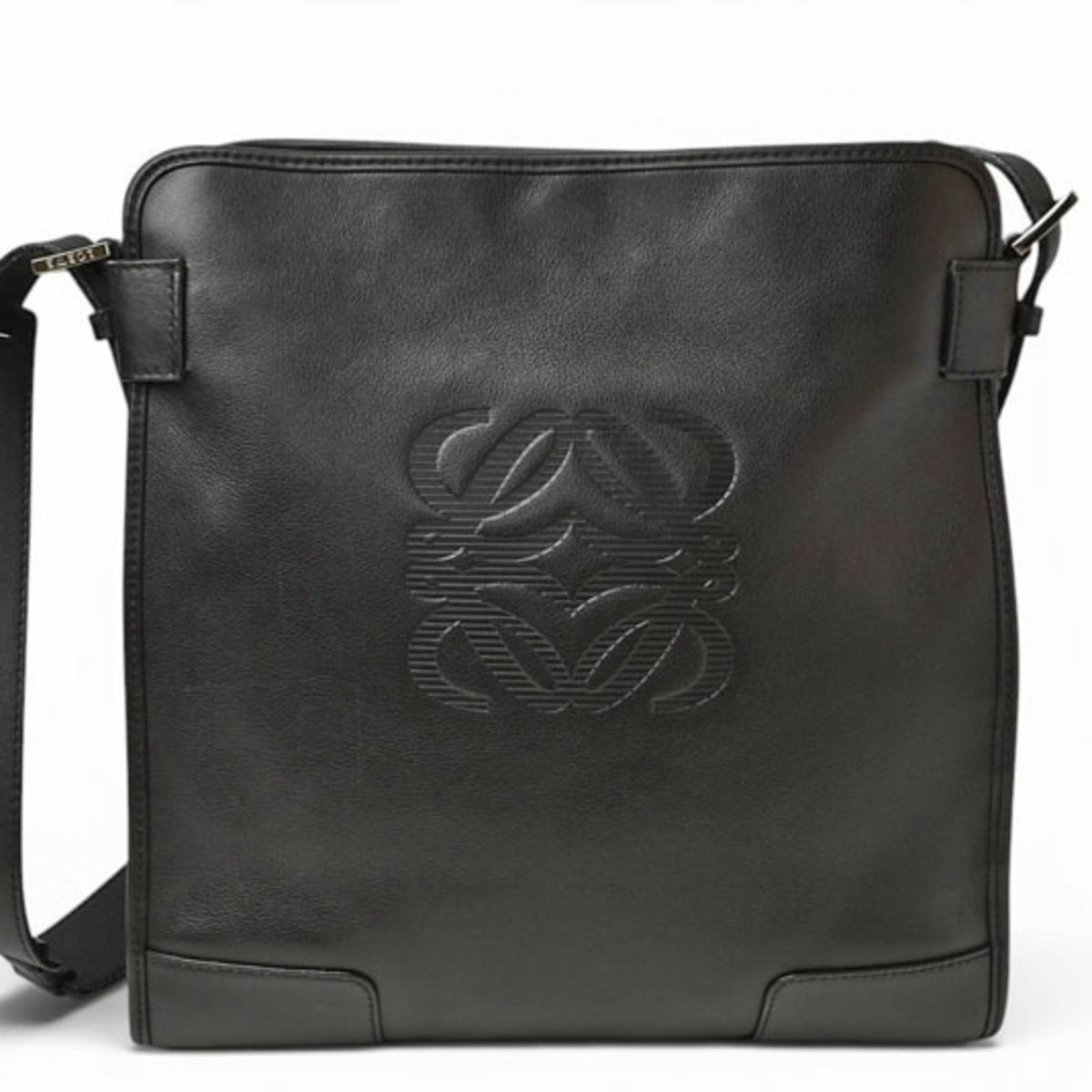 Loewe Black Leather Shoulder Bag (Pre-Owned)