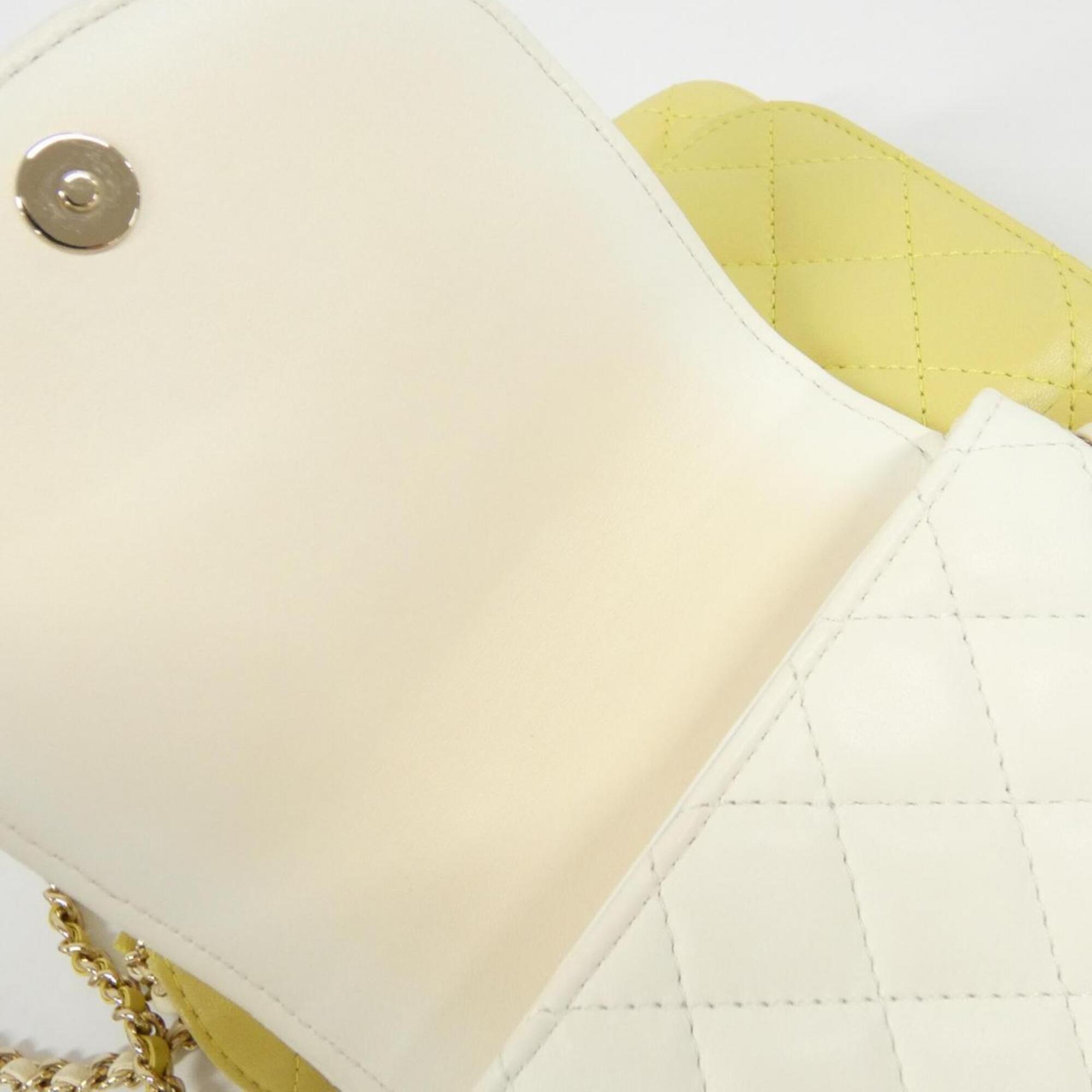 Chanel White Yellow Leather Shoulder Bag (Pre-Owned)
