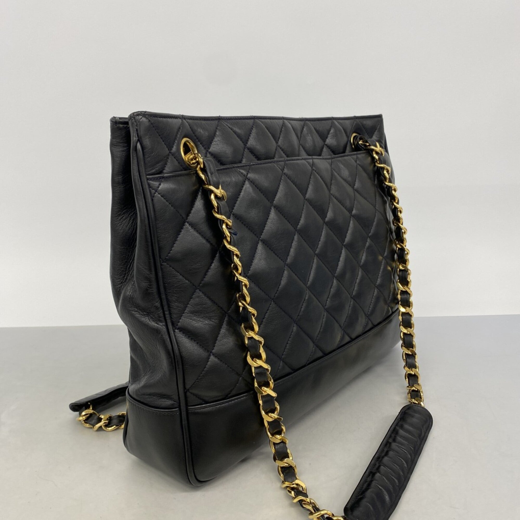 Chanel Black Leather Tote Bag (Pre-Owned)