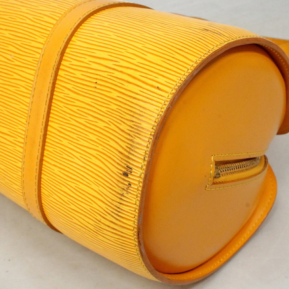 Louis Vuitton Jaune Handbag (Pre-Owned)