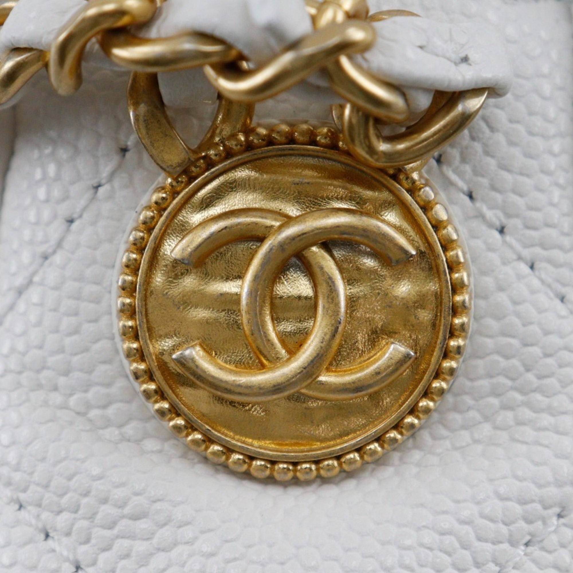 Chanel White Grained Calfskin Shoulder Bag (Pre-Owned)