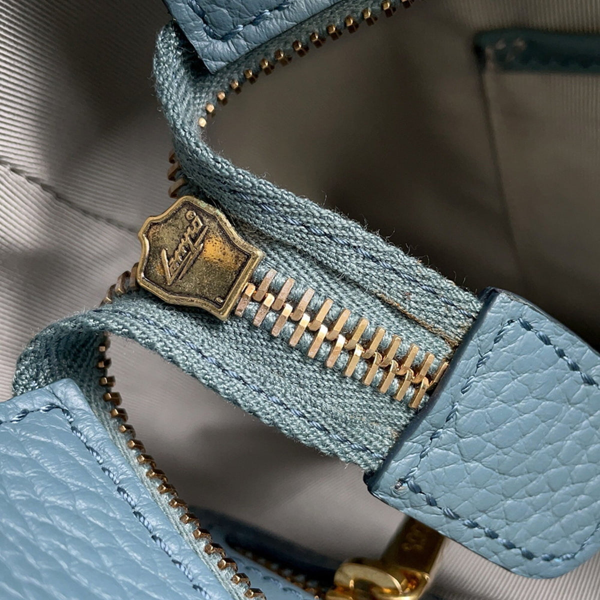 Tod's Light Blue Leather Handbag Shoulder Bag (Pre-Owned)