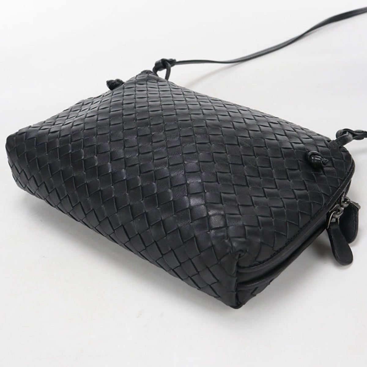 Bottega Veneta Black Leather Shoulder Bag (Pre-Owned)