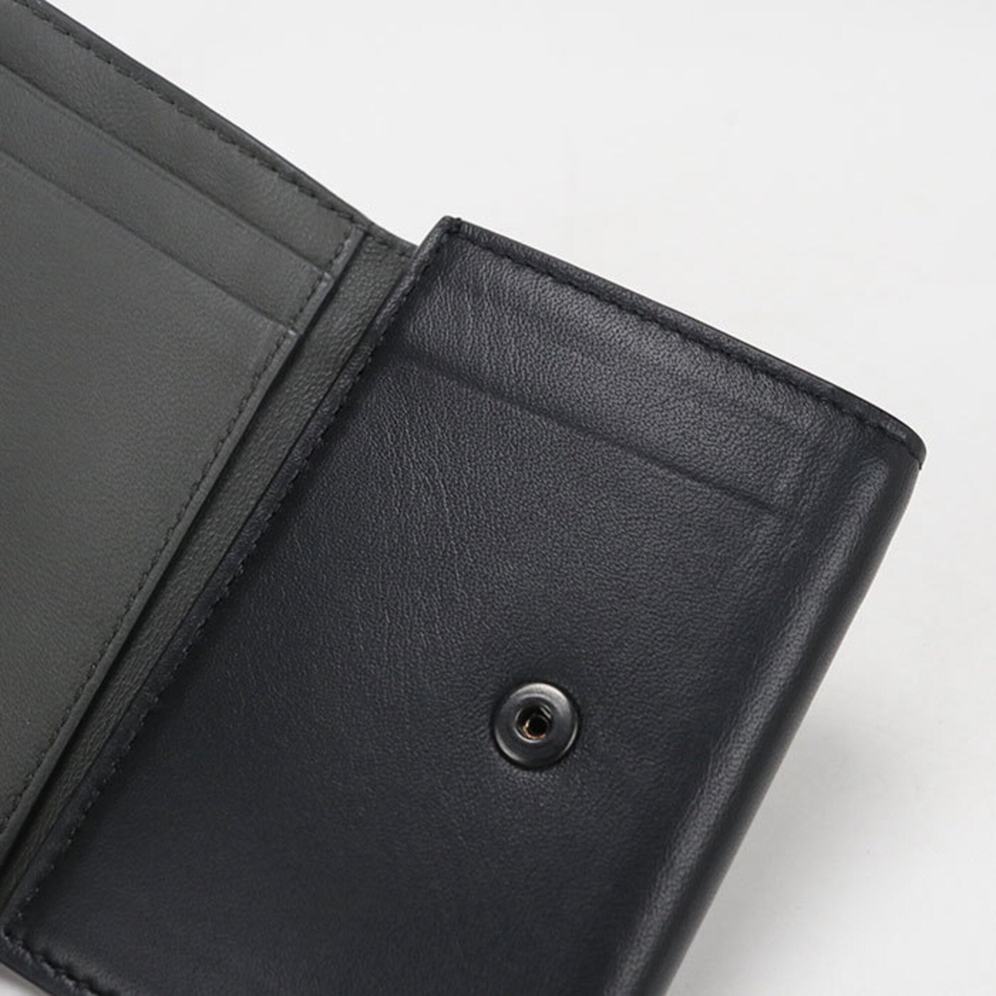 Bottega Veneta Black Leather Wallet (Tri-Fold) (Pre-Owned)