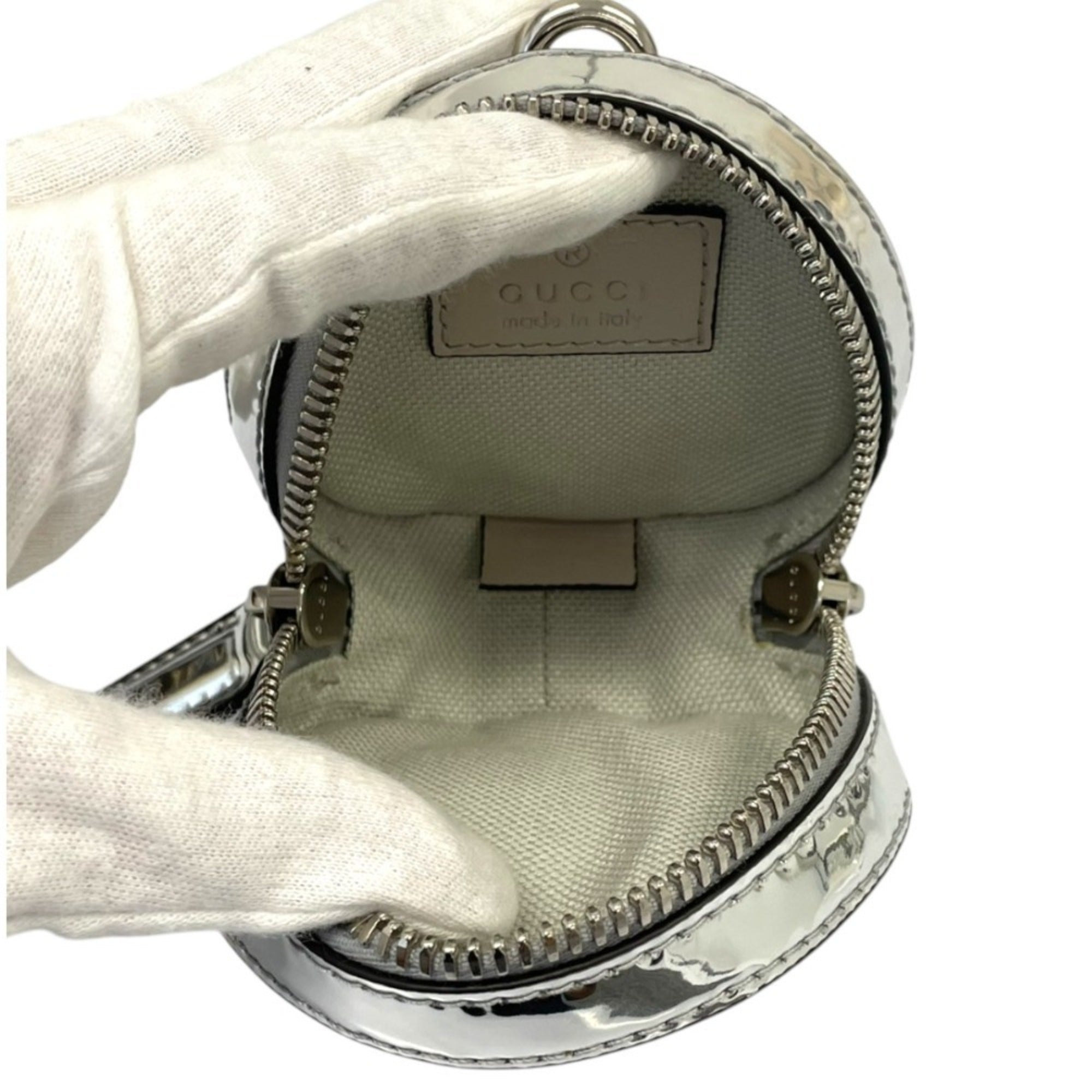 Gucci Silver Clutch Bag (Pre-Owned)