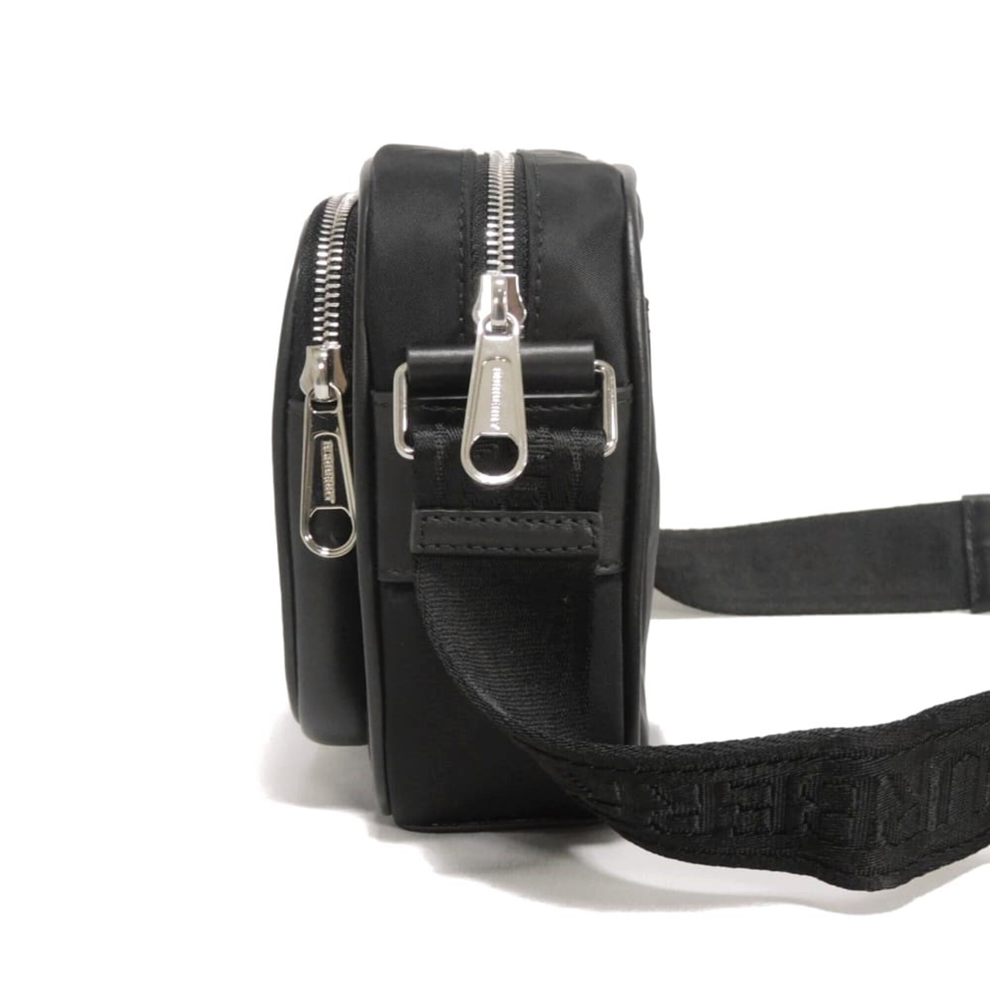 Burberry Black Nylon Shoulder Bag (Pre-Owned)