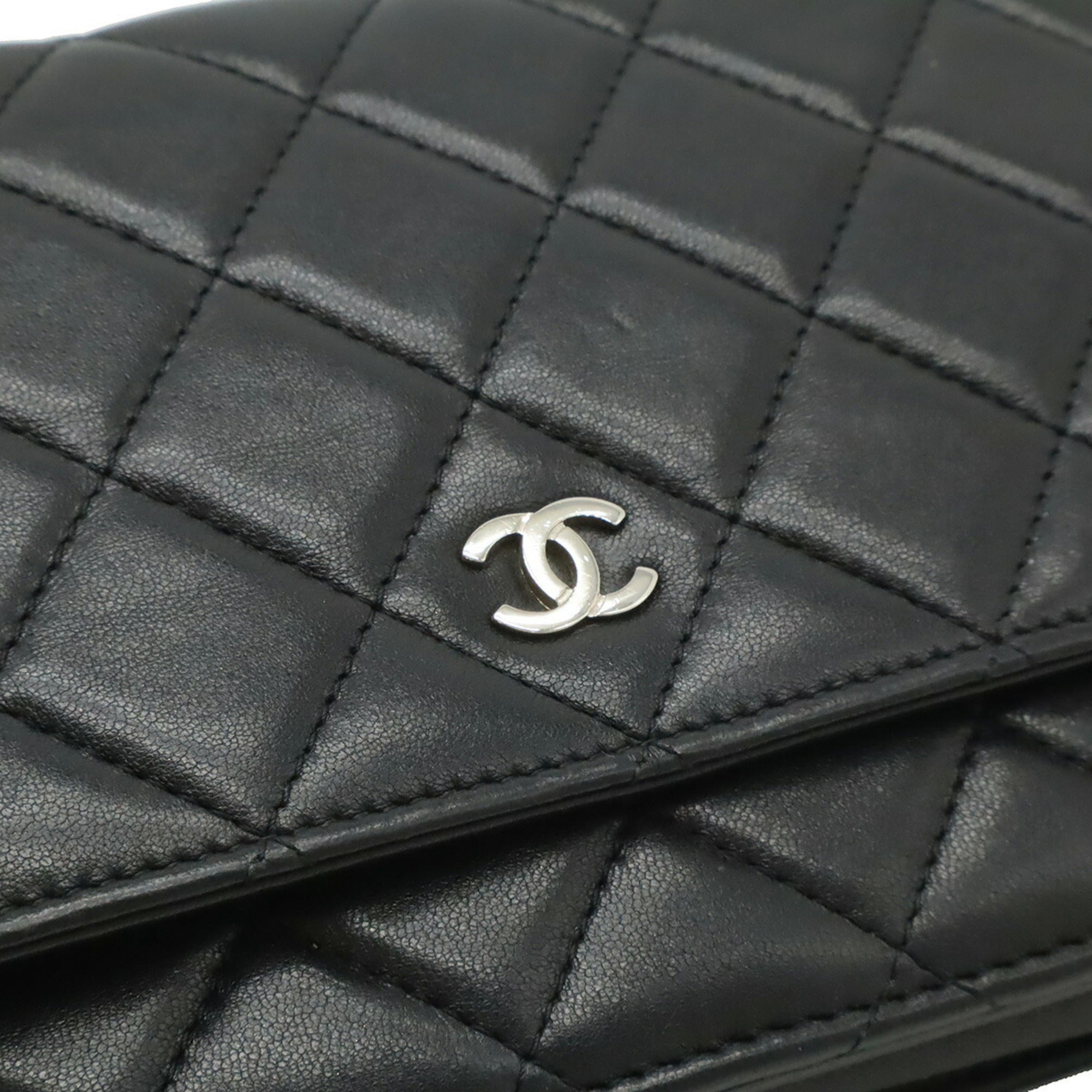 Chanel Black Leather Pochette Shoulder Bag (Pre-Owned)