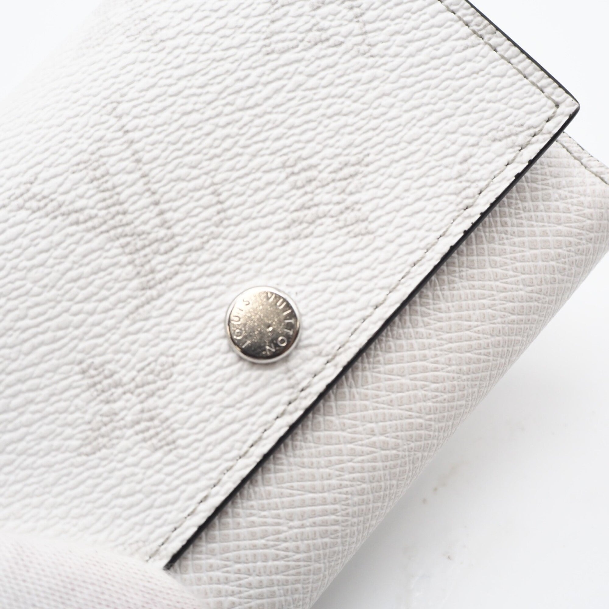 Louis Vuitton Taigarama Gray White Coated Canvas Leather Wallet (Tri-Fold) (Pre-Owned)