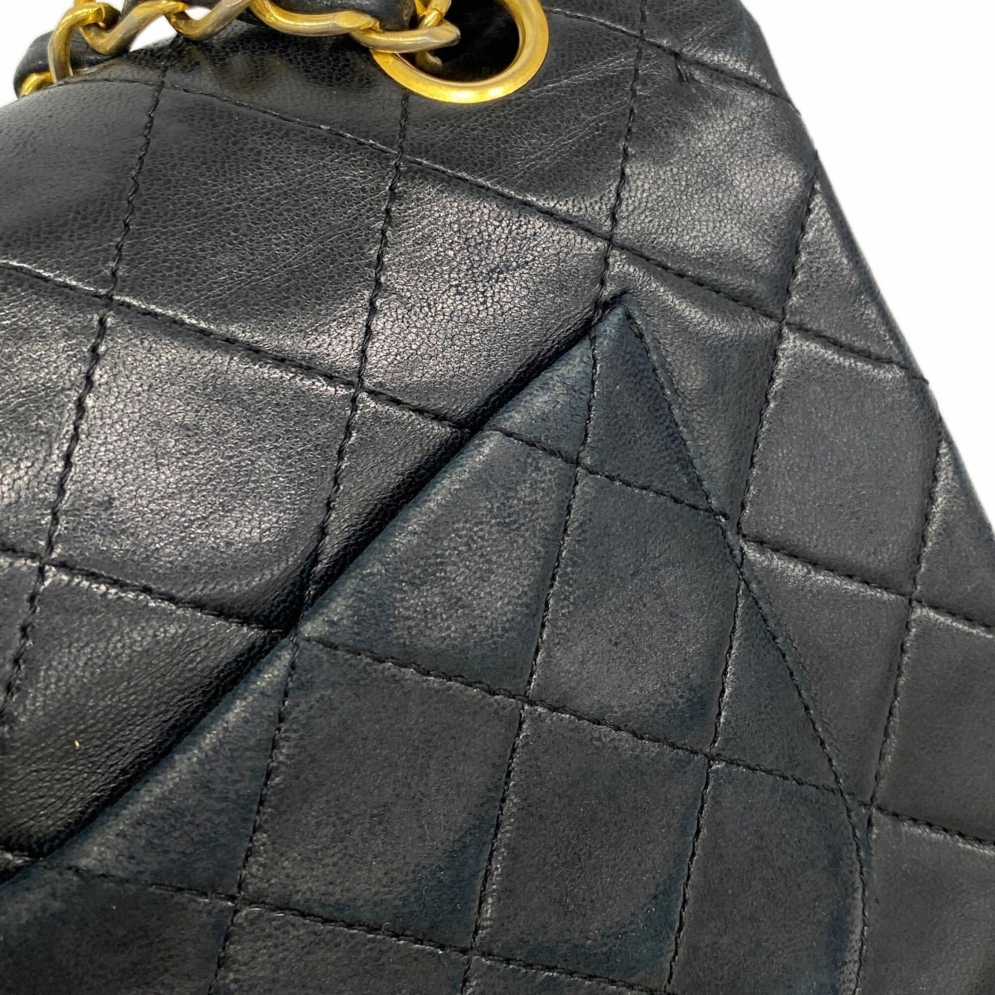 Chanel Black Leather Shoulder Bag (Pre-Owned)