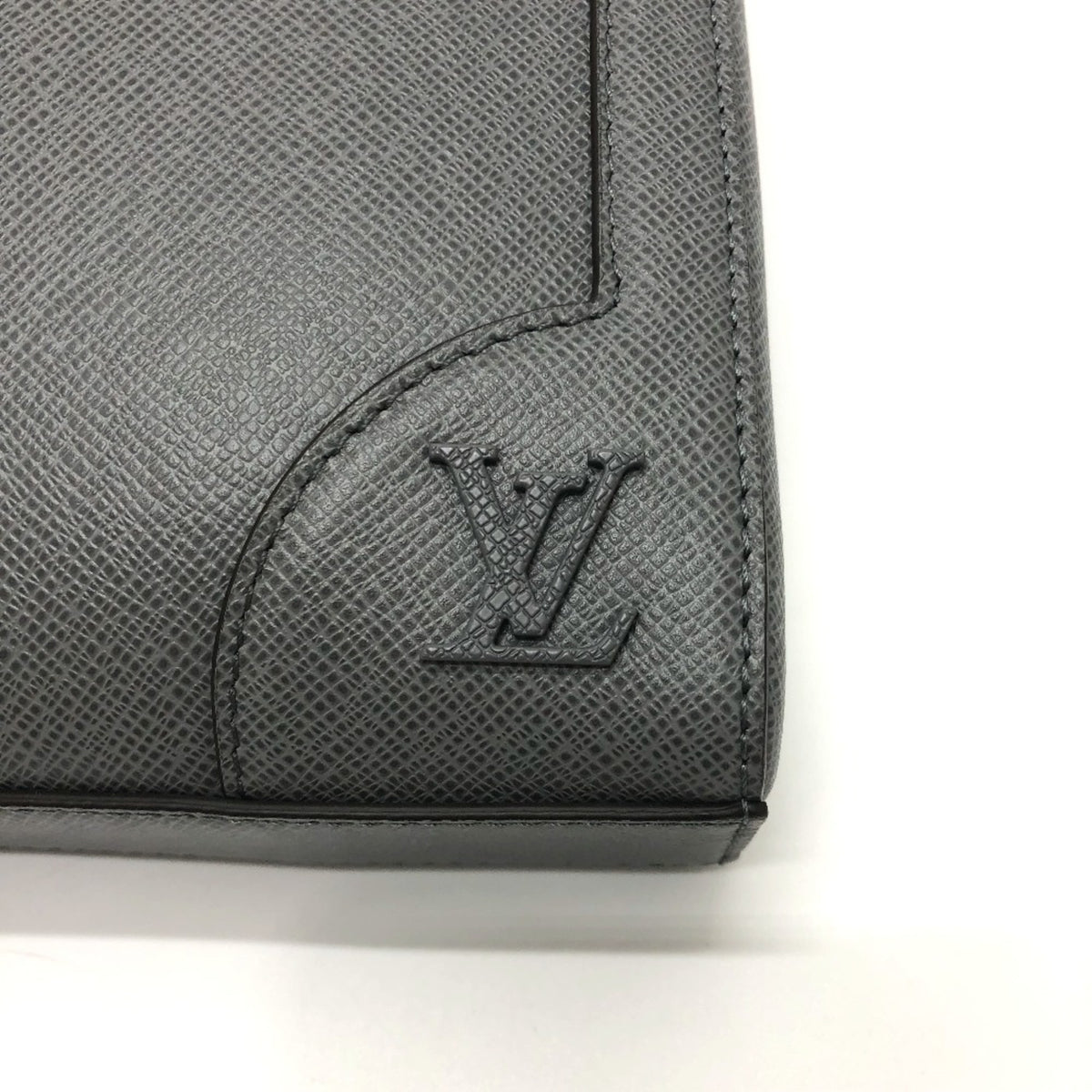 Louis Vuitton Taiga Gray Taiga Leather Briefcase (Pre-Owned)