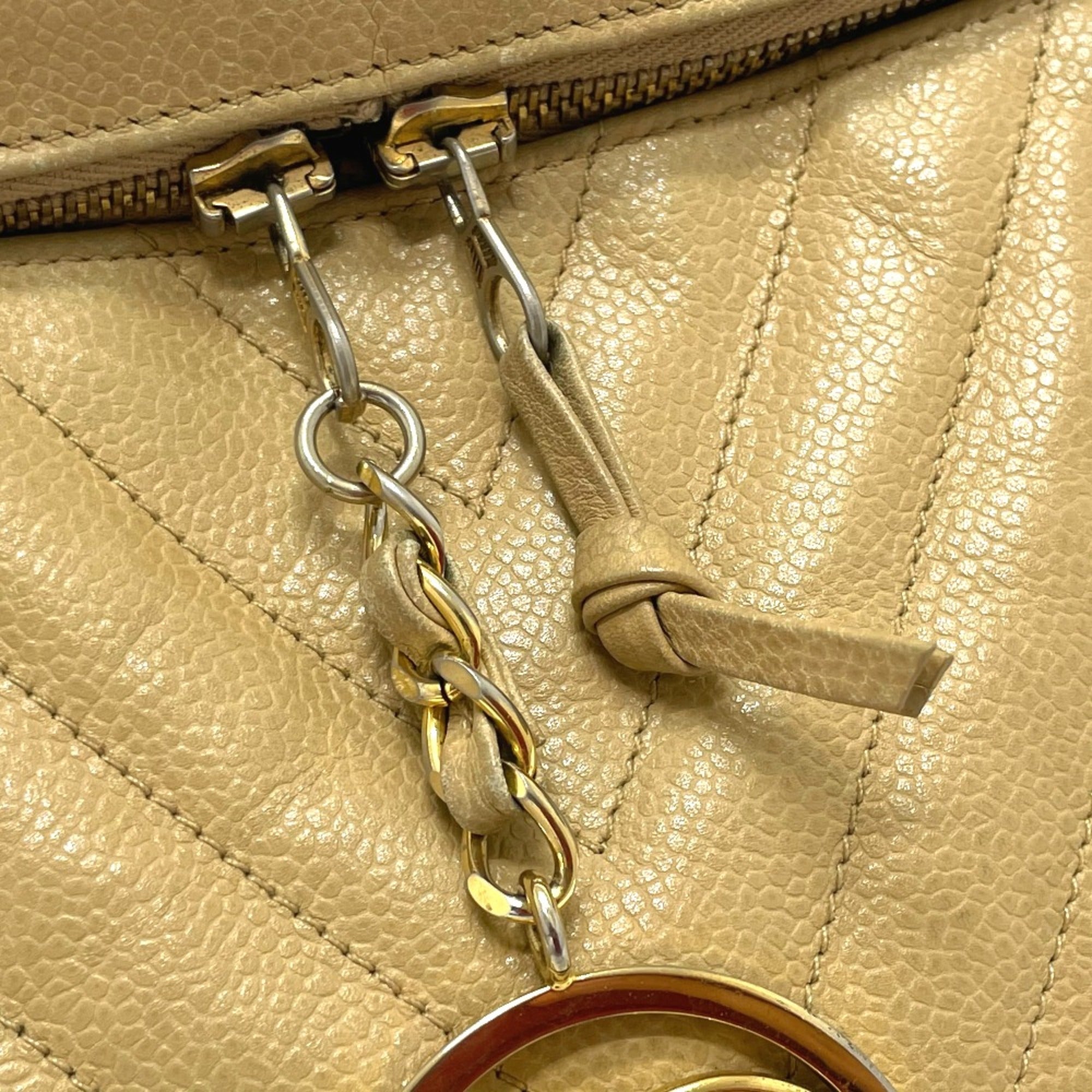 Chanel Beige Leather Shoulder Bag (Pre-Owned)