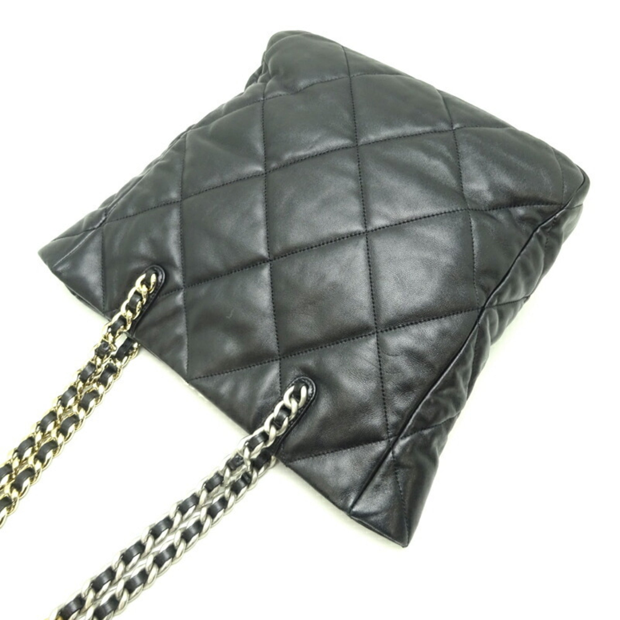 Chanel Black Leather Shoulder Bag (Pre-Owned)