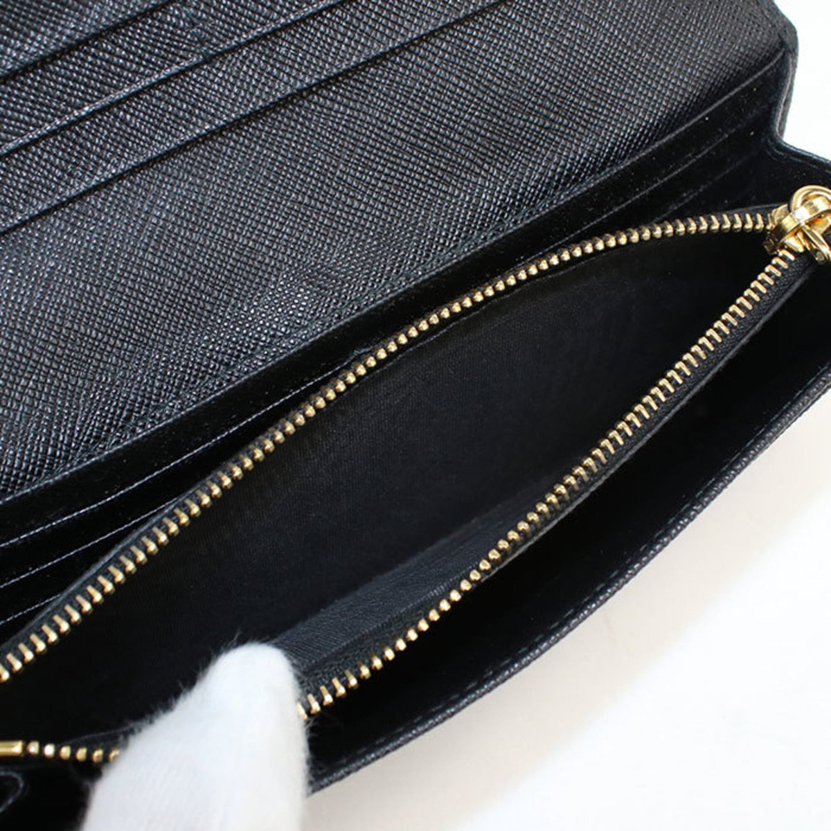 Prada Black Leather Long Wallet (Bi-Fold) (Pre-Owned)