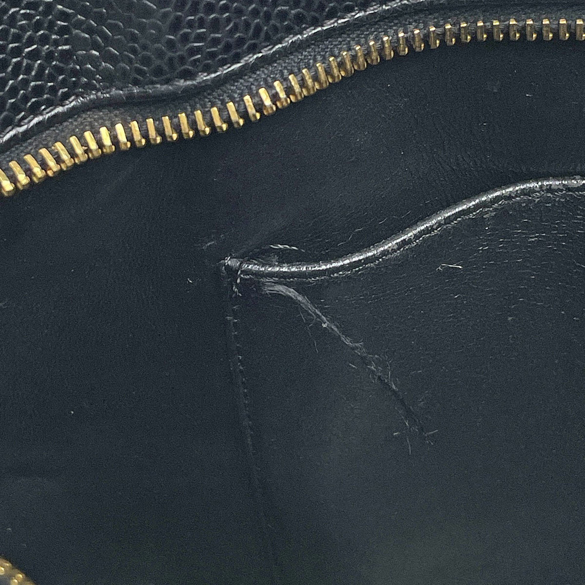 Chanel Black Grained Calfskin Tote Bag (Pre-Owned)