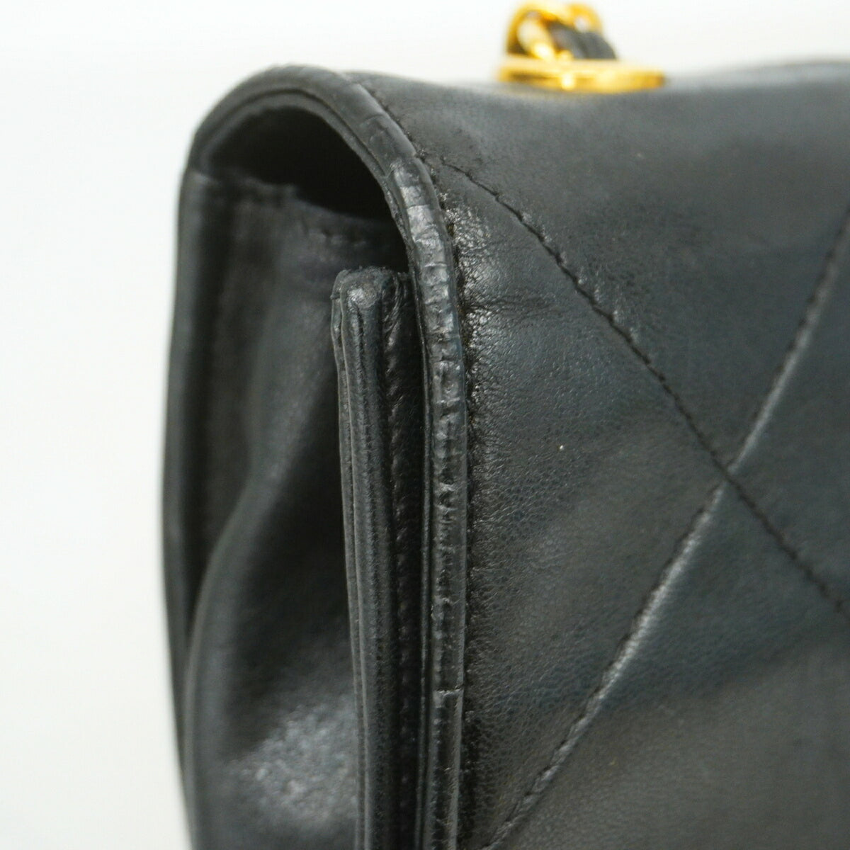 Chanel Black Leather Shoulder Bag (Pre-Owned)