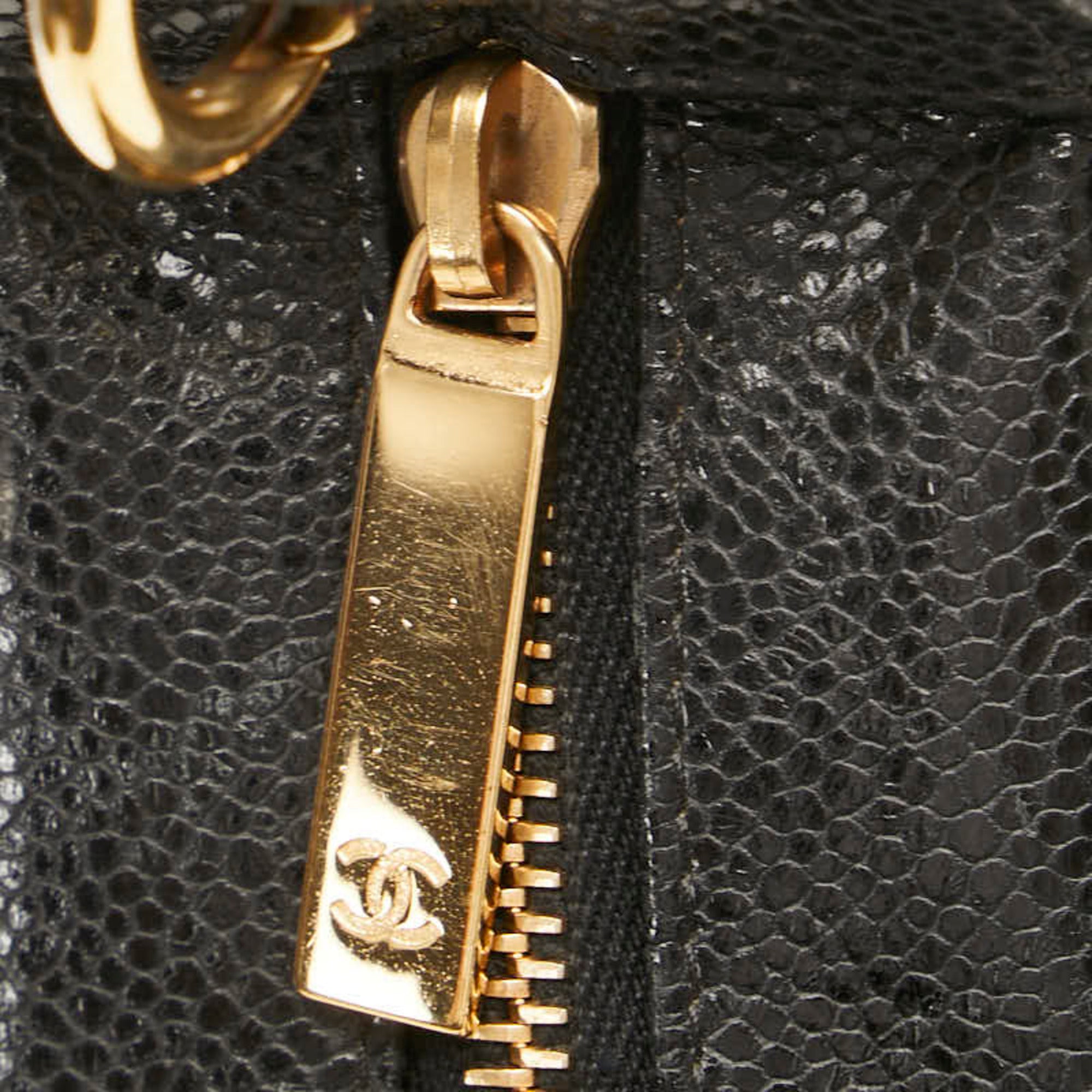 Chanel Black Grained Calfskin Shoulder Bag (Pre-Owned)