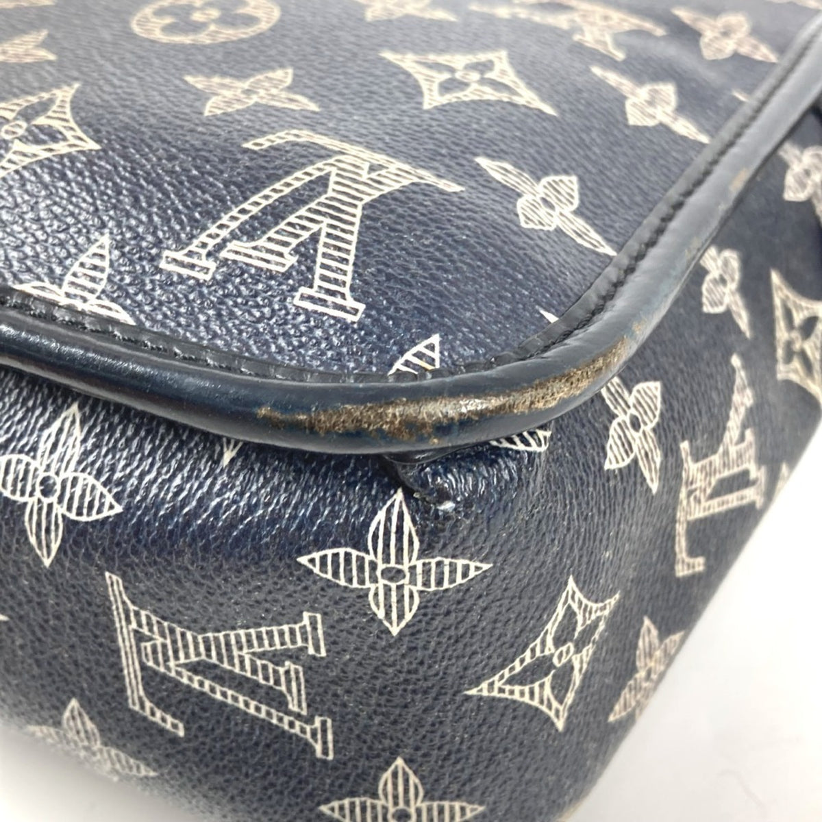 Louis Vuitton Monogram Savane Navy Pochette Shoulder Bag (Pre-Owned)