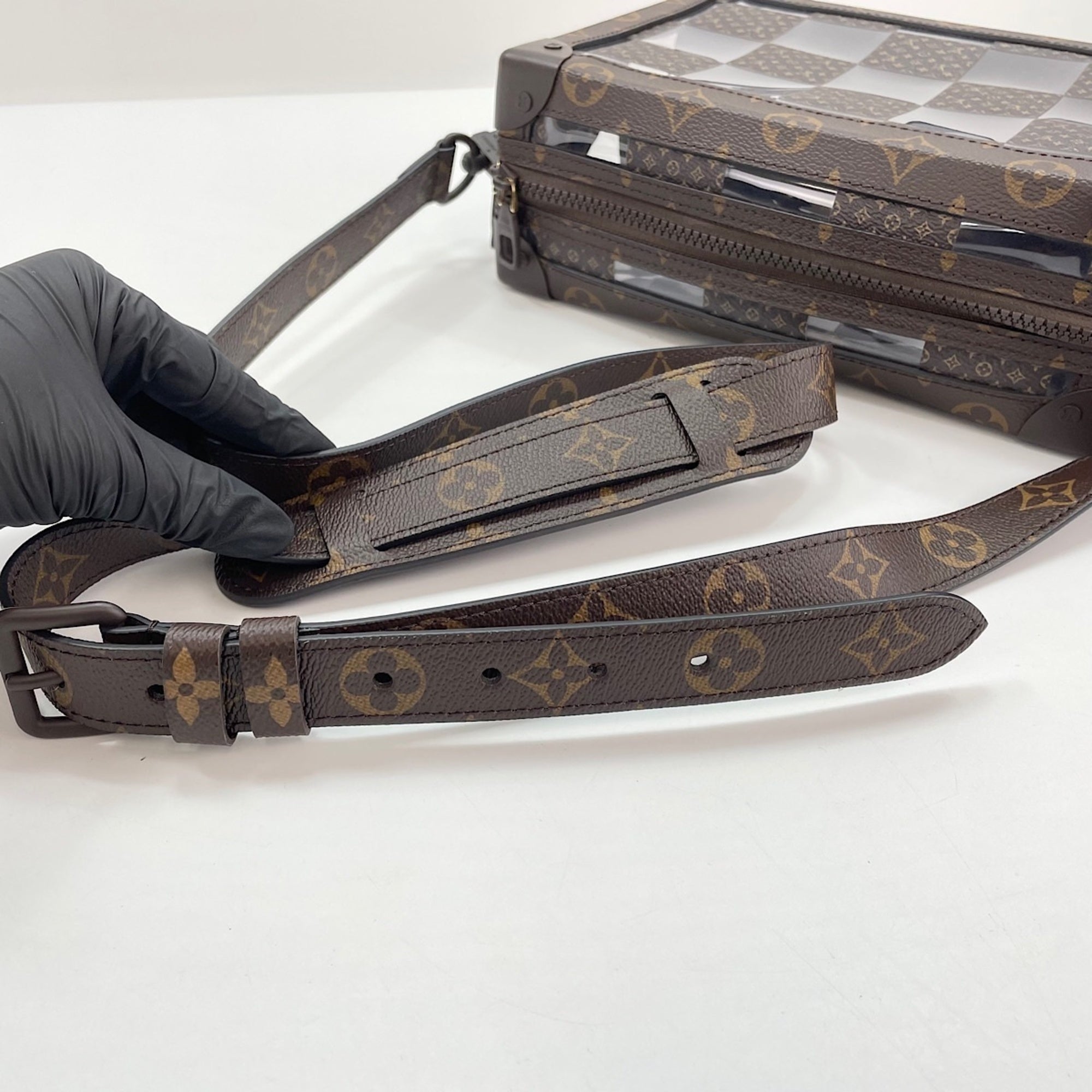 Louis Vuitton Brown Shoulder Bag (Pre-Owned)