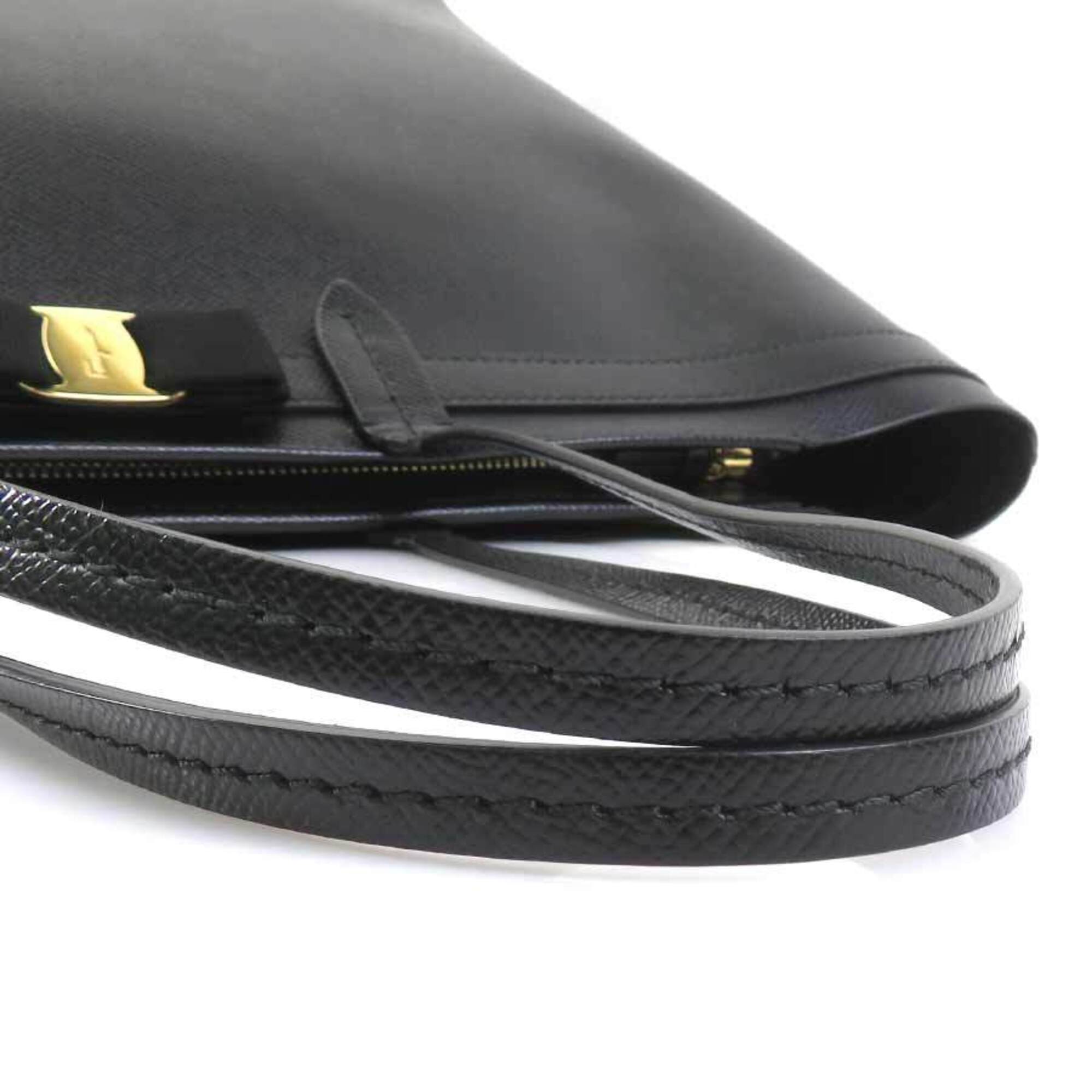 Salvatore Ferragamo Black Leather Shoulder Bag (Pre-Owned)
