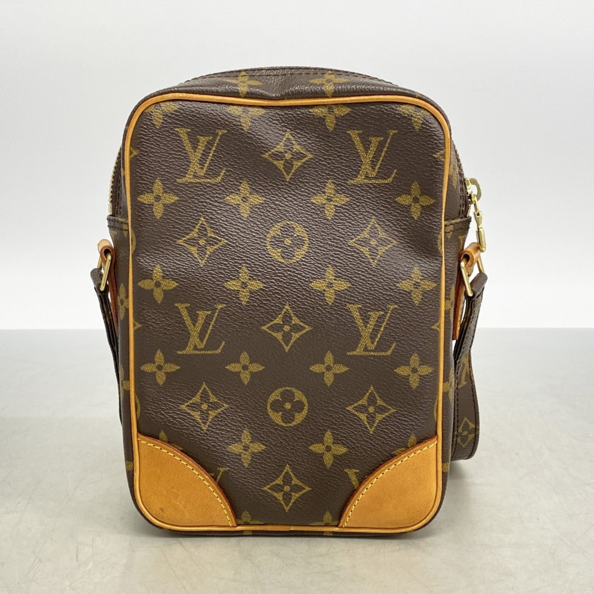 Louis Vuitton Brown Shoulder Bag (Pre-Owned)