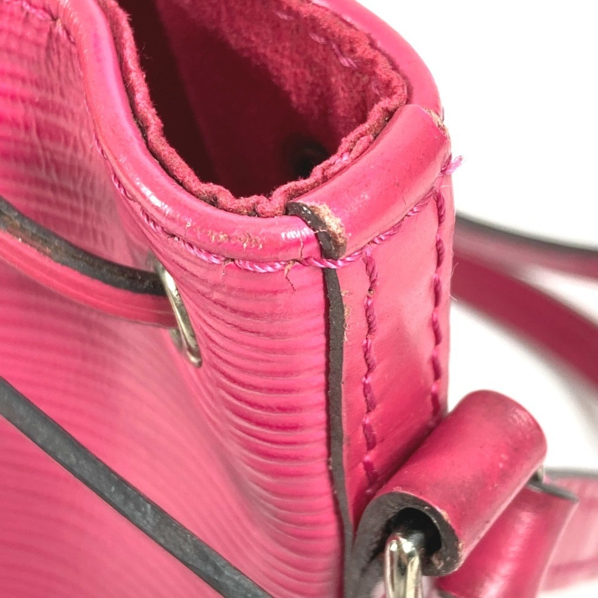 Louis Vuitton Epi Hot Pink Epi Leather Pochette Shoulder Bag (Pre-Owned)