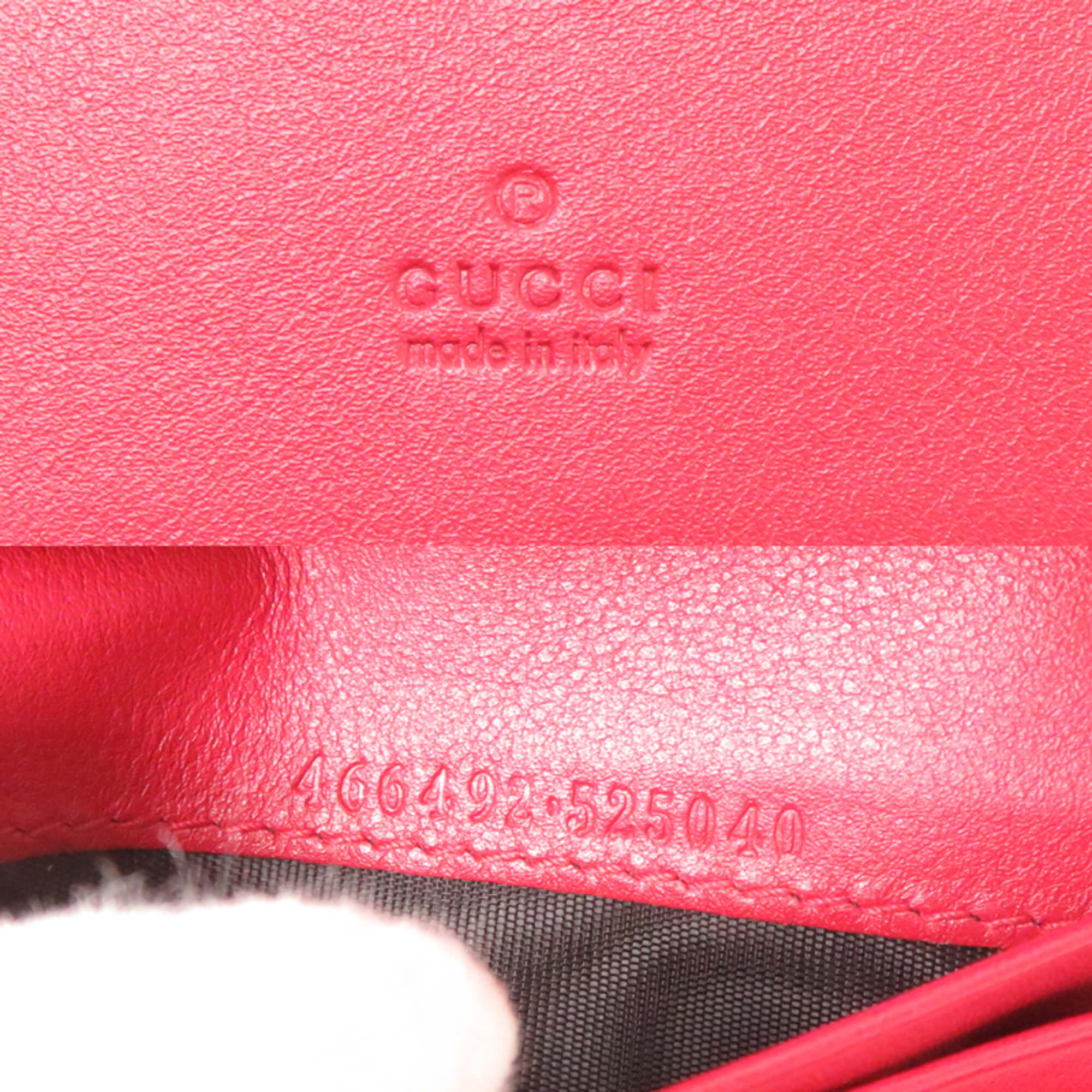 Gucci Red Color Leather Wallet (Bi-Fold) (Pre-Owned)