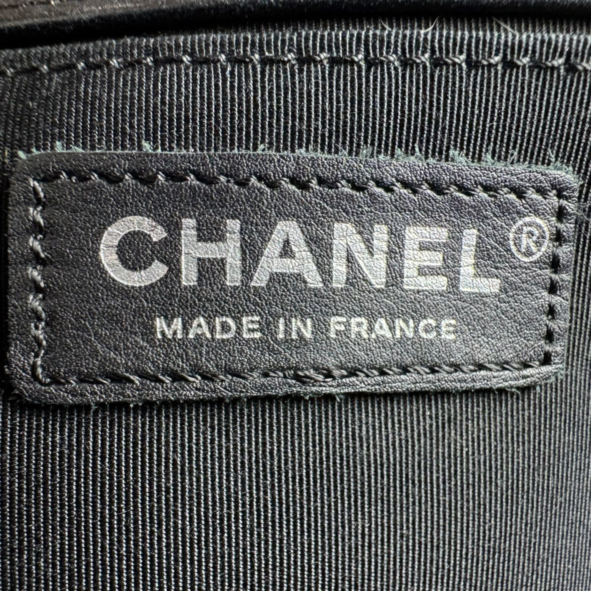 Chanel Black Leather Shoulder Bag (Pre-Owned)