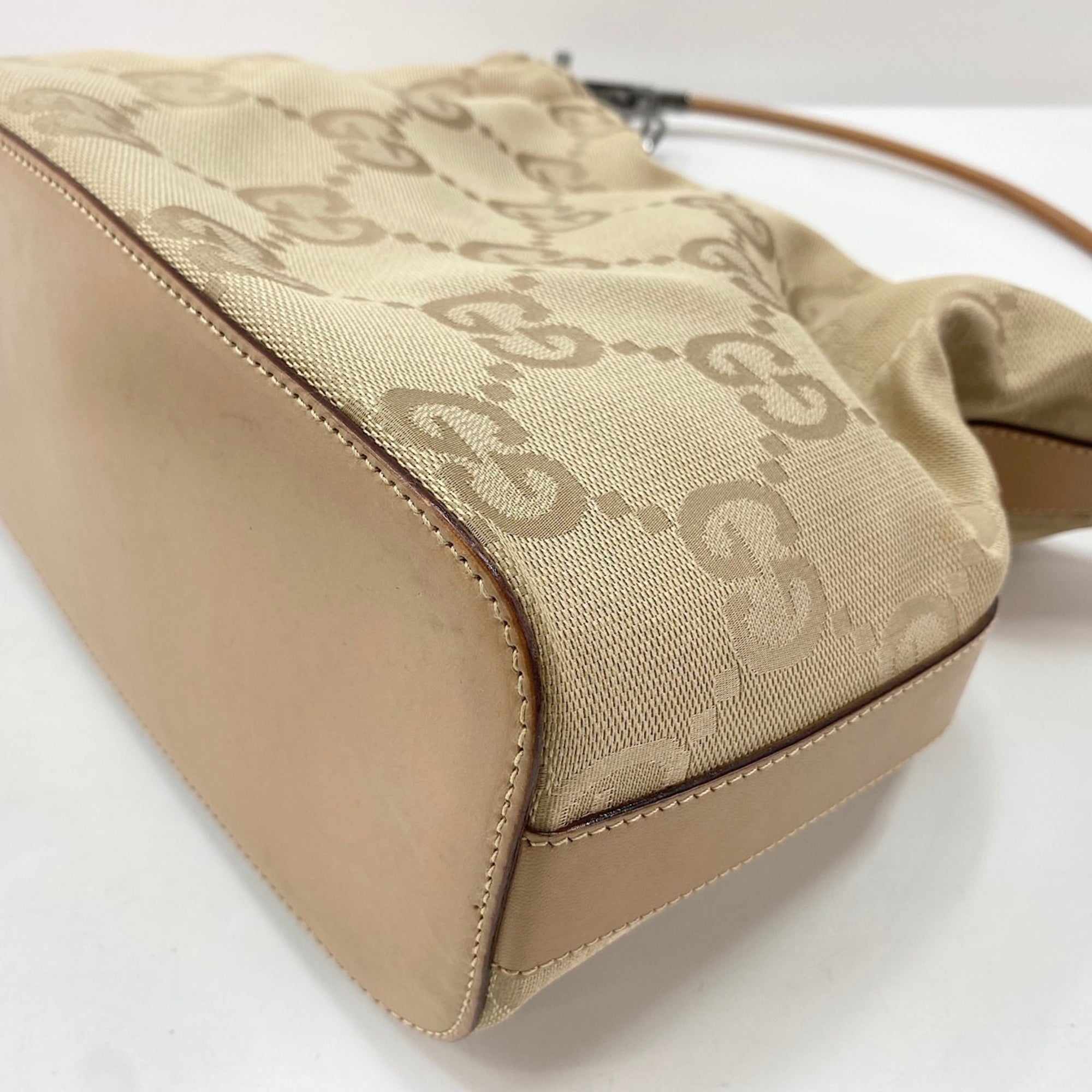 Gucci Beige Shoulder Bag (Pre-Owned)