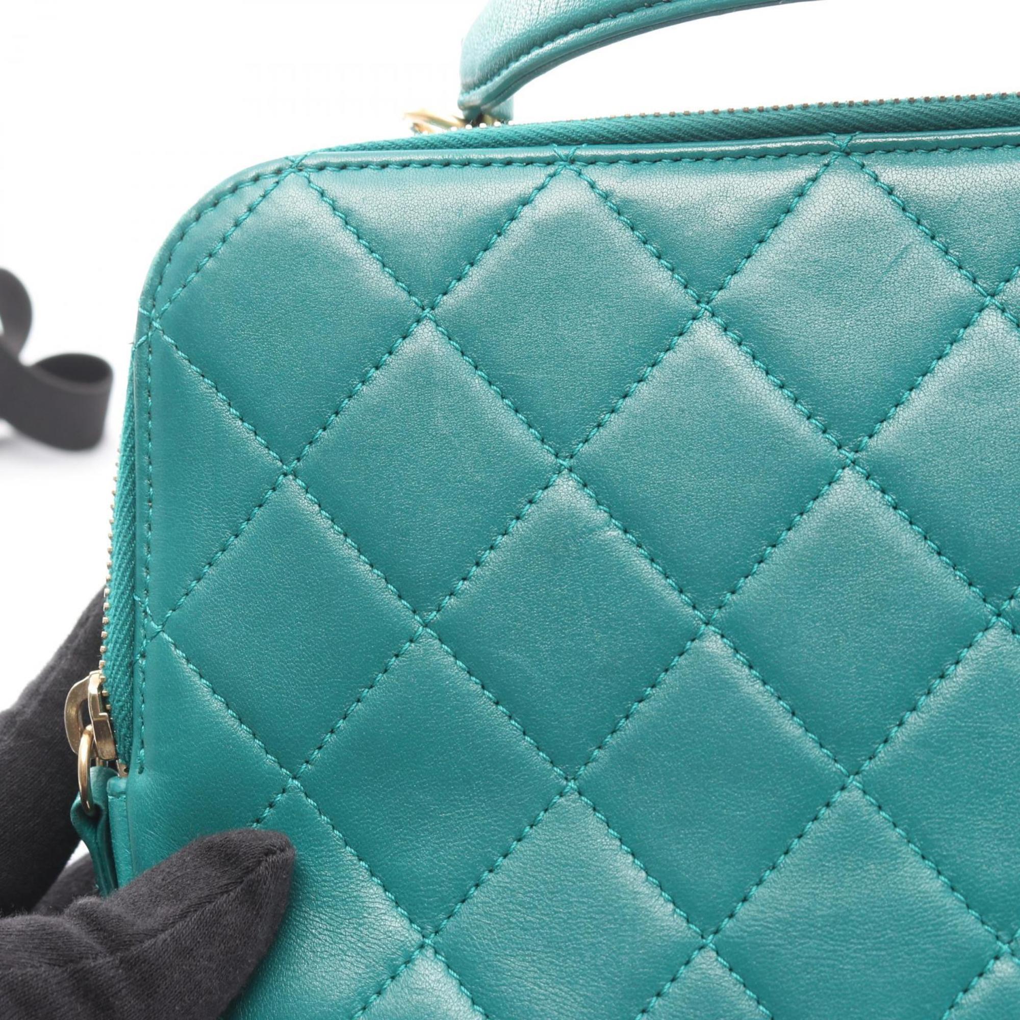 Chanel Green Leather Shoulder Bag (Pre-Owned)