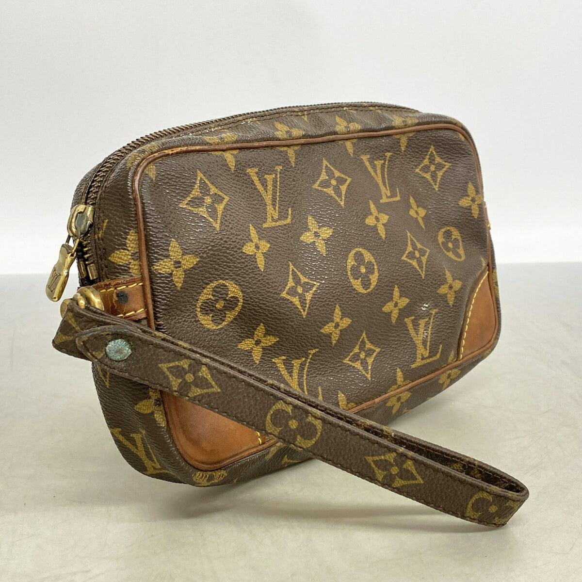 Louis Vuitton Brown Clutch Bag (Pre-Owned)