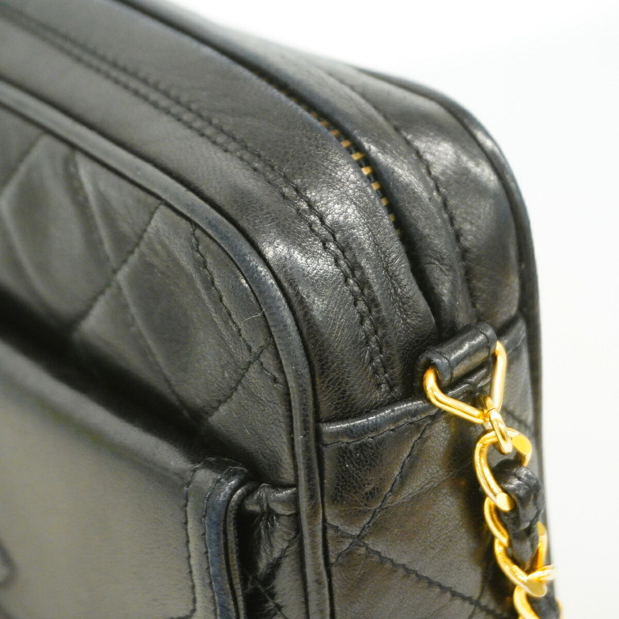 Chanel Black Leather Shoulder Bag (Pre-Owned)