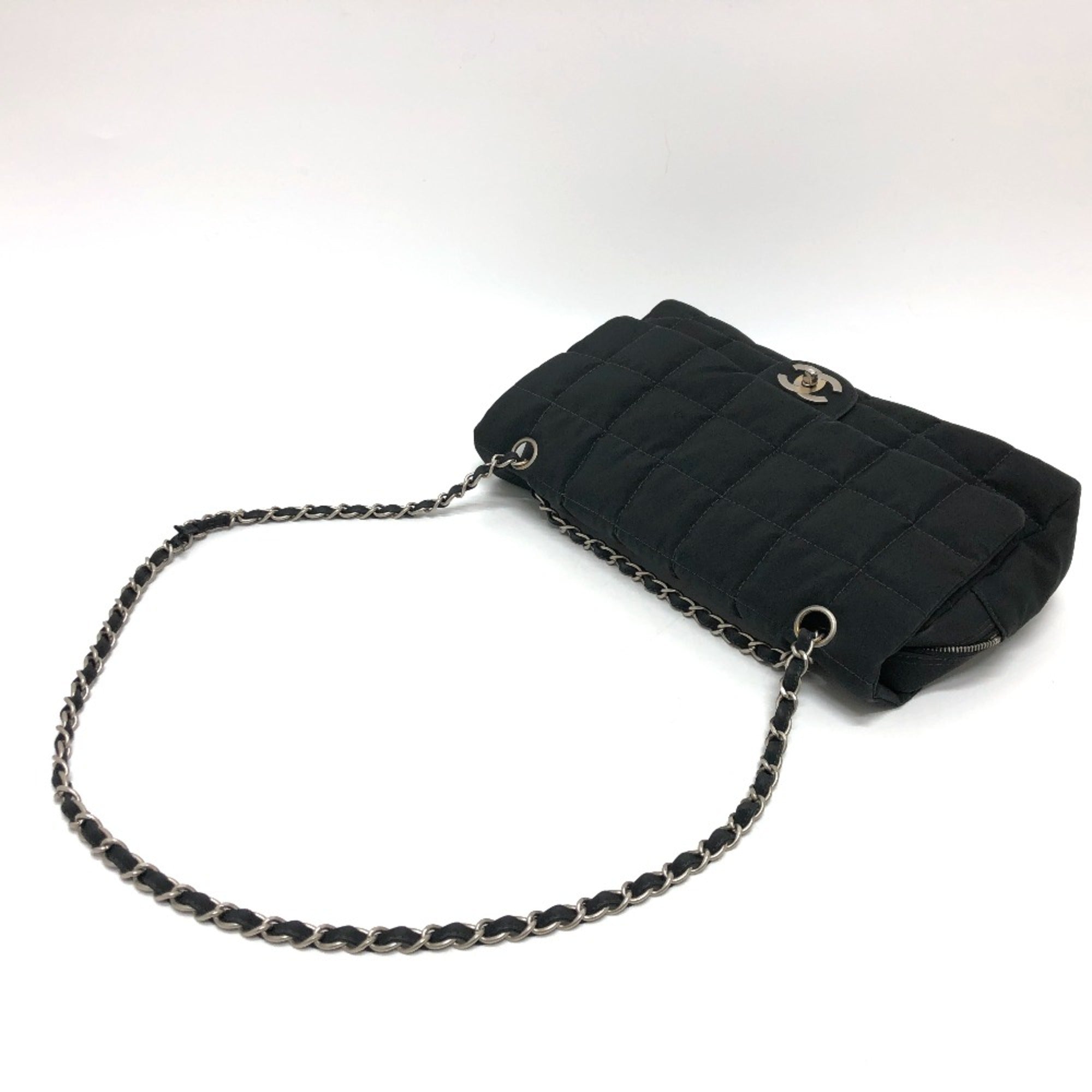 Chanel Black Cloth Shoulder Bag (Pre-Owned)