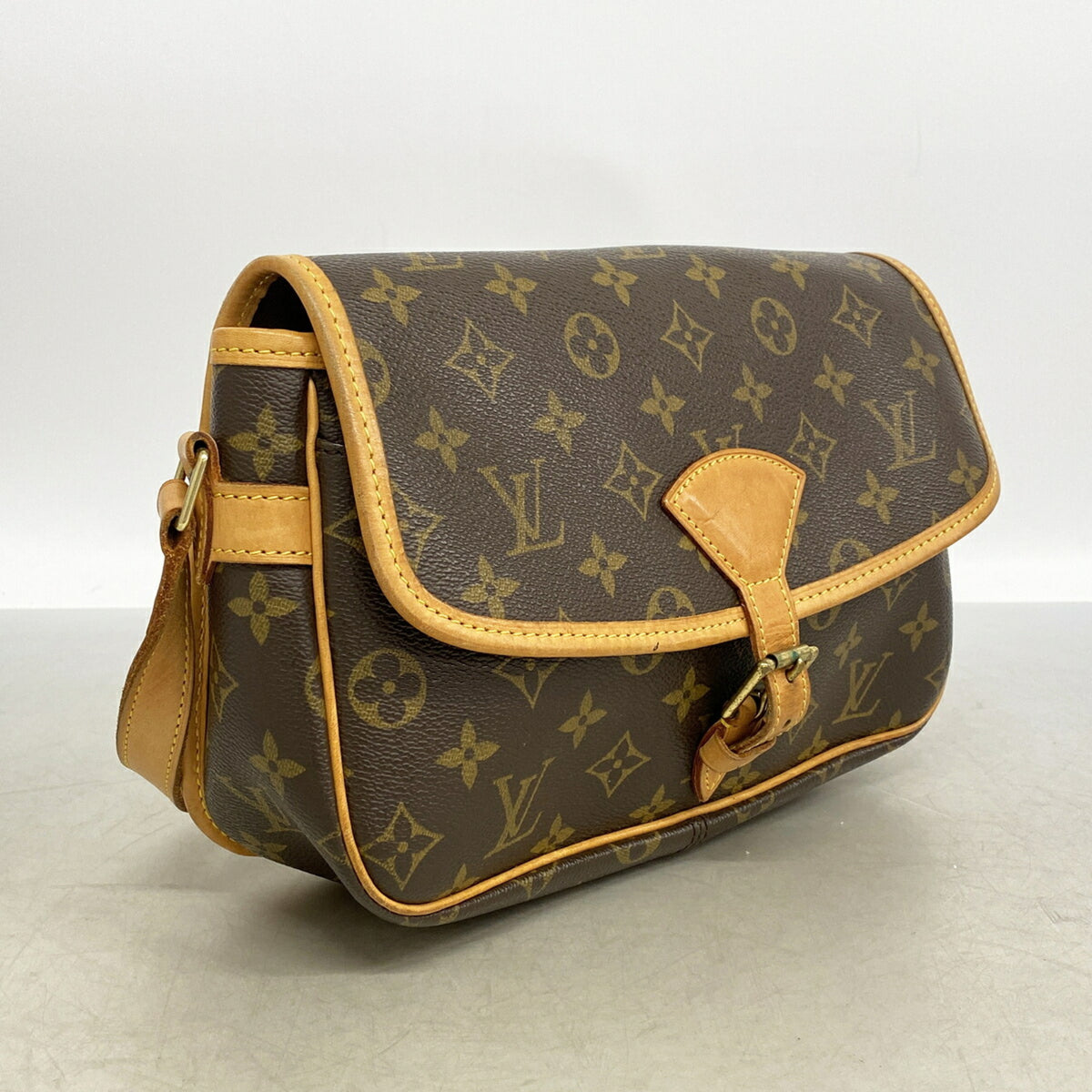 Louis Vuitton Brown Shoulder Bag (Pre-Owned)