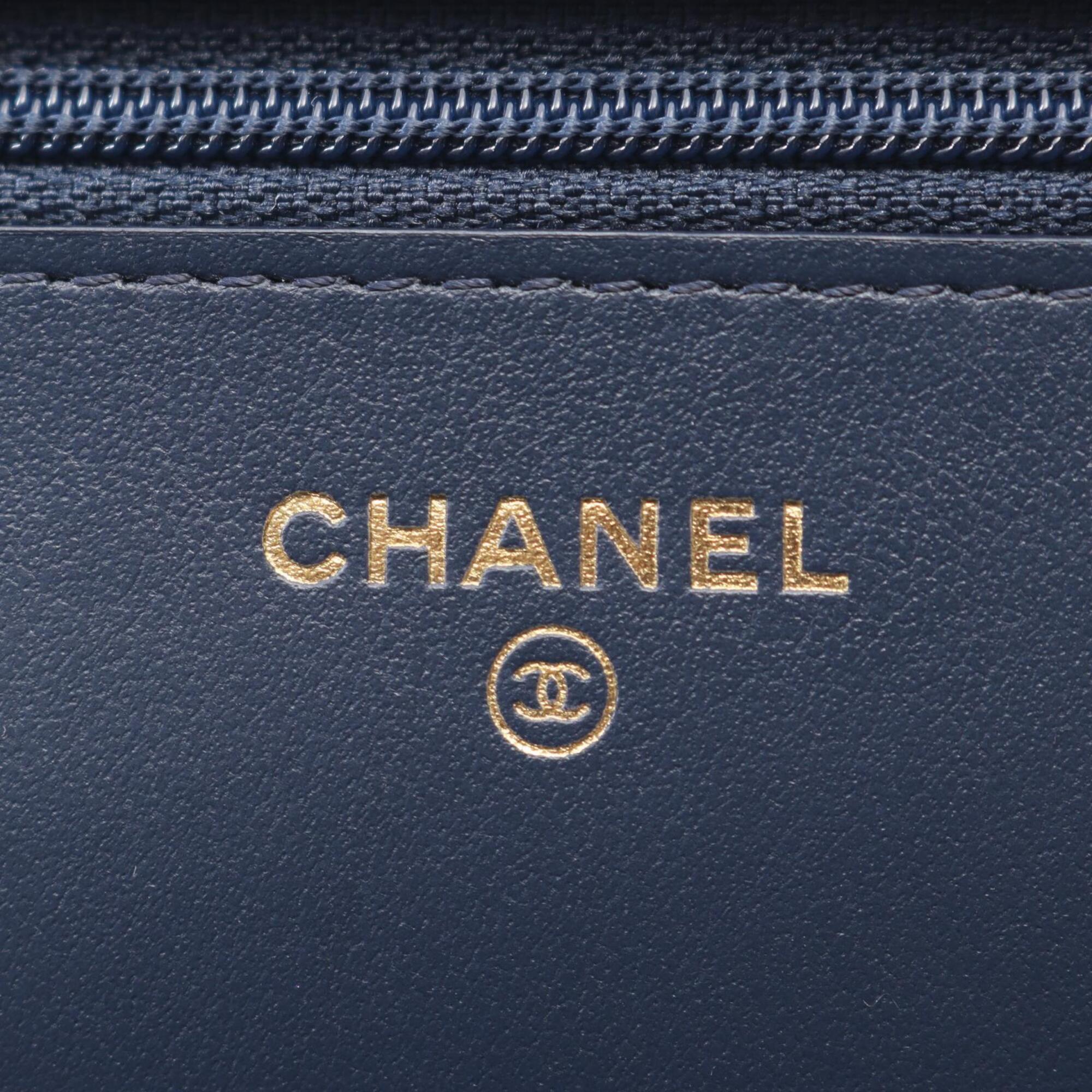 Chanel Black Blue White Fabric Handbag Shoulder Bag (Pre-Owned)