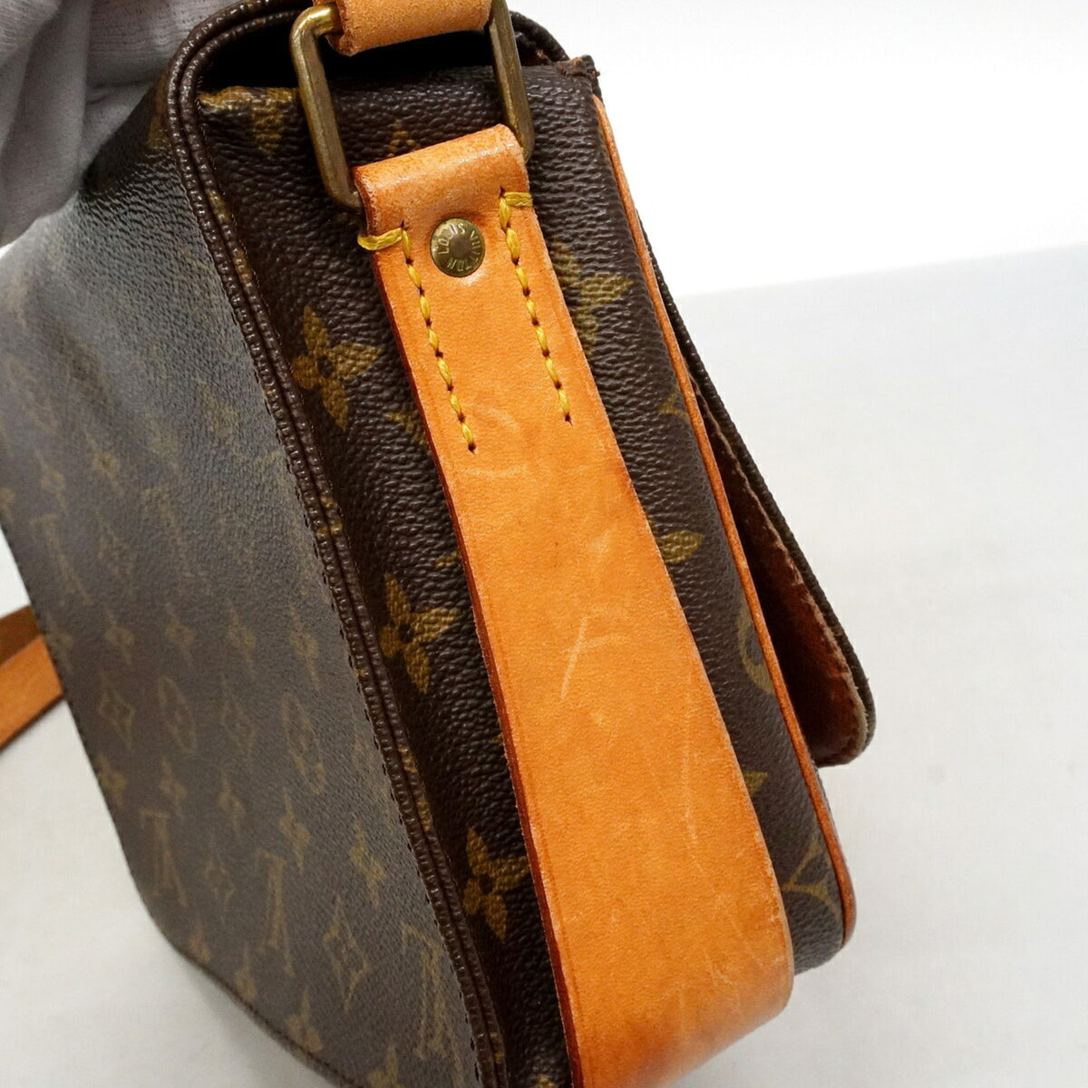 Louis Vuitton Brown Shoulder Bag (Pre-Owned)