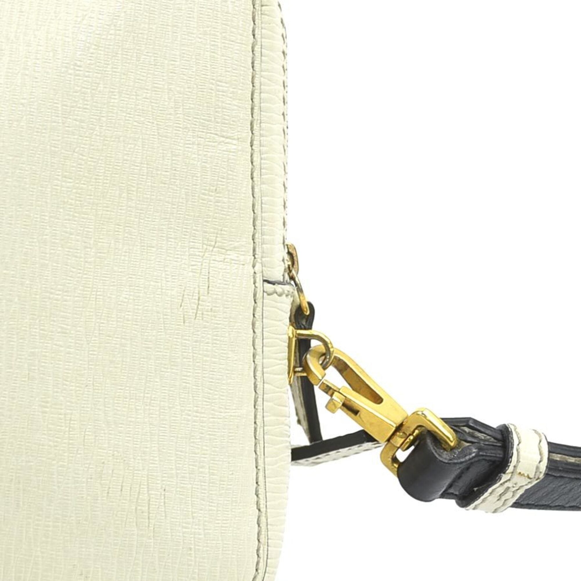 Salvatore Ferragamo Ivory Leather Clutch Bag (Pre-Owned)