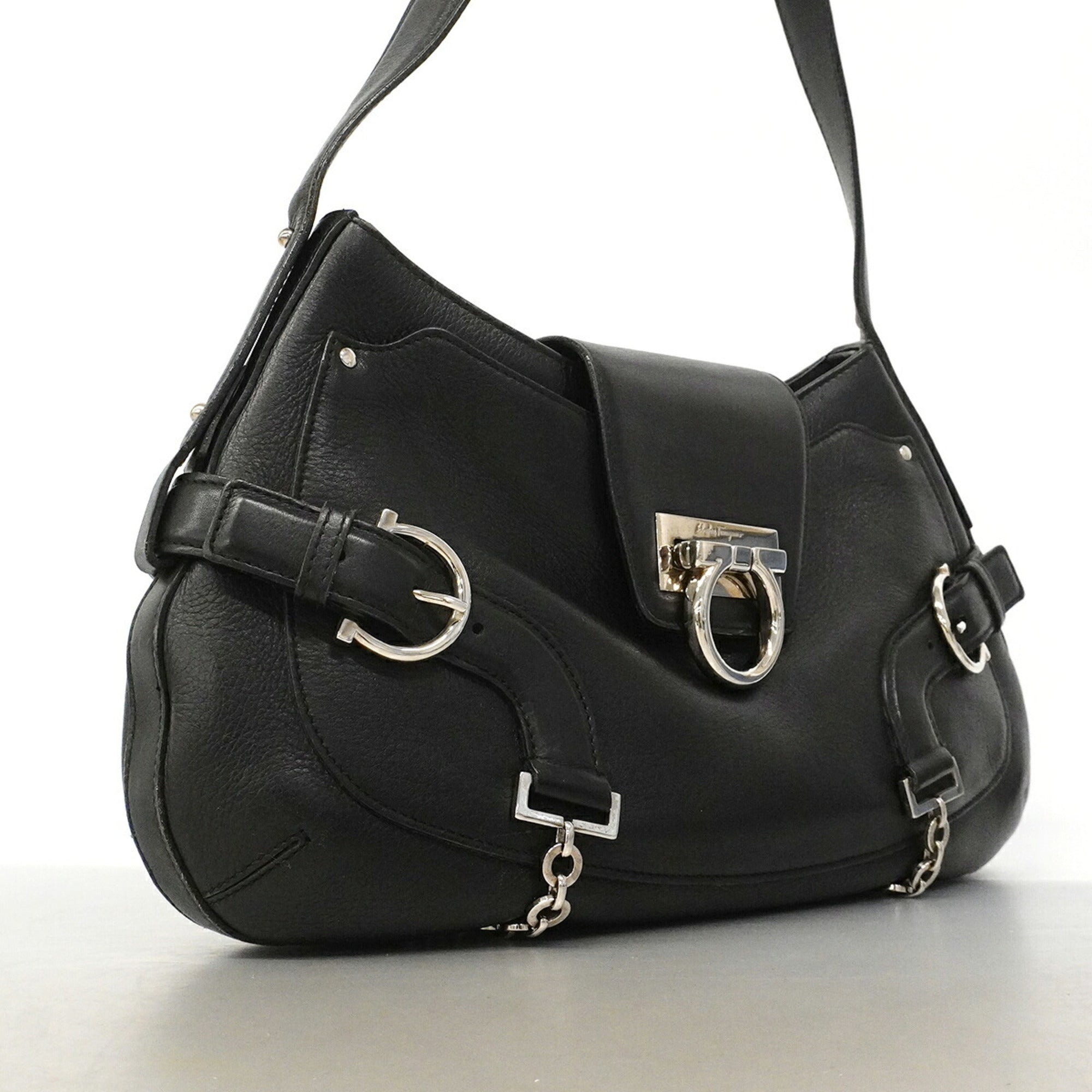 Salvatore Ferragamo Black Leather Shoulder Bag (Pre-Owned)