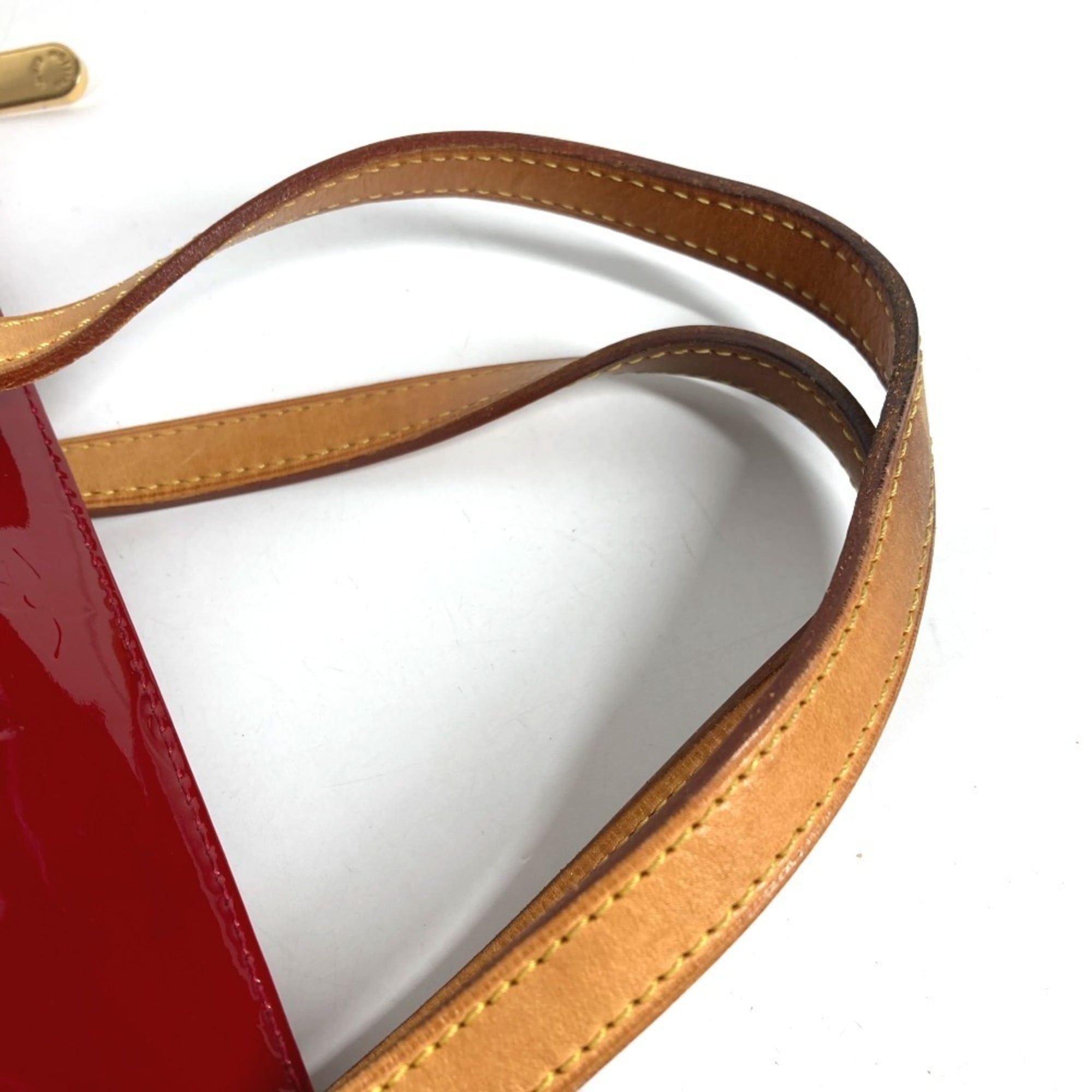 Louis Vuitton Pomme D'amour Red Color Monogram Vernis Canvas Shoulder Bag Tote Bag (Pre-Owned)
