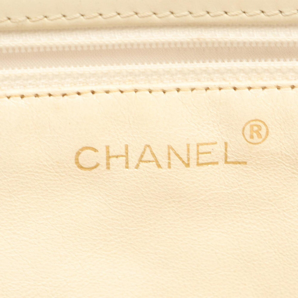 Chanel White Leather Handbag Tote Bag (Pre-Owned)