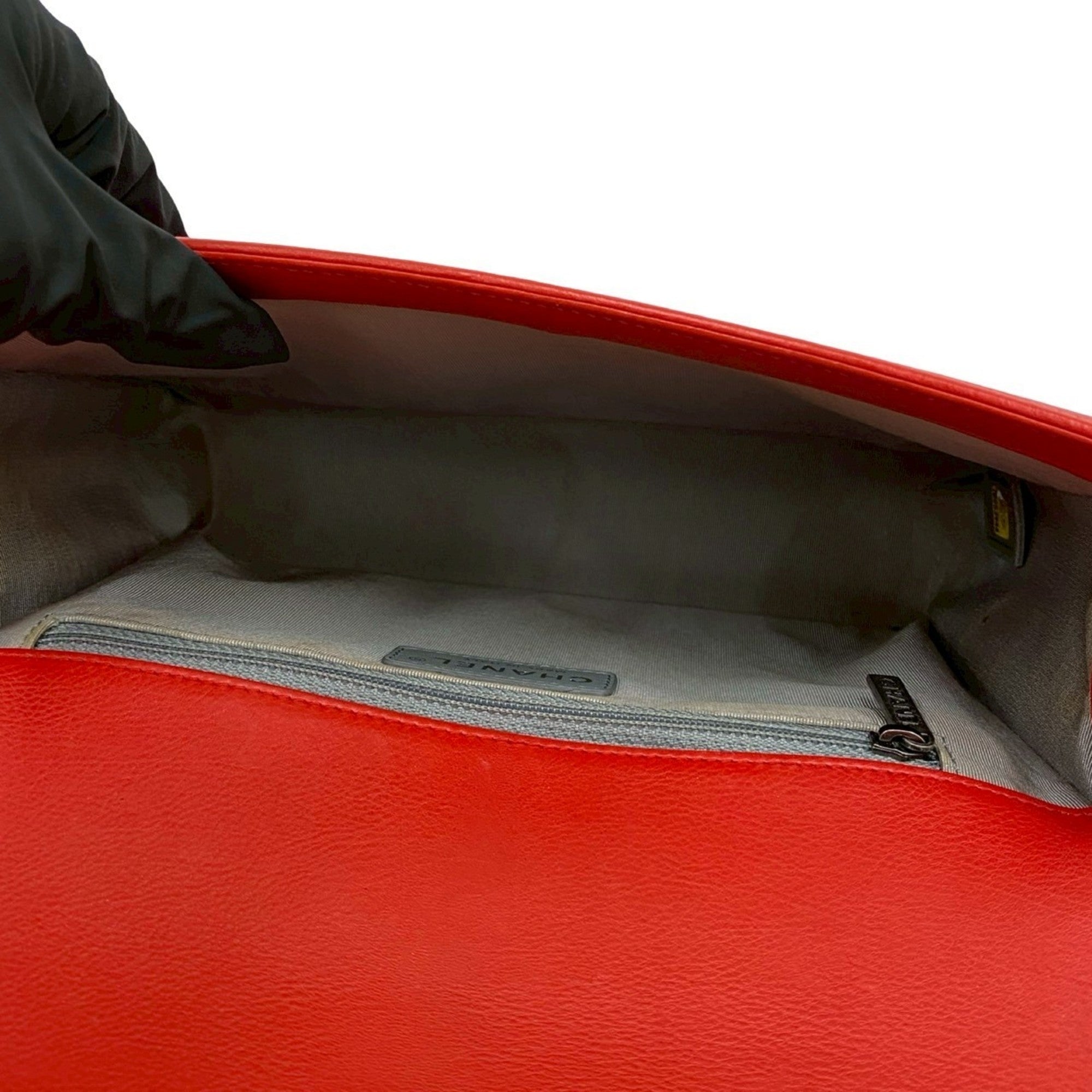 Chanel Red Color Leather Shoulder Bag (Pre-Owned)